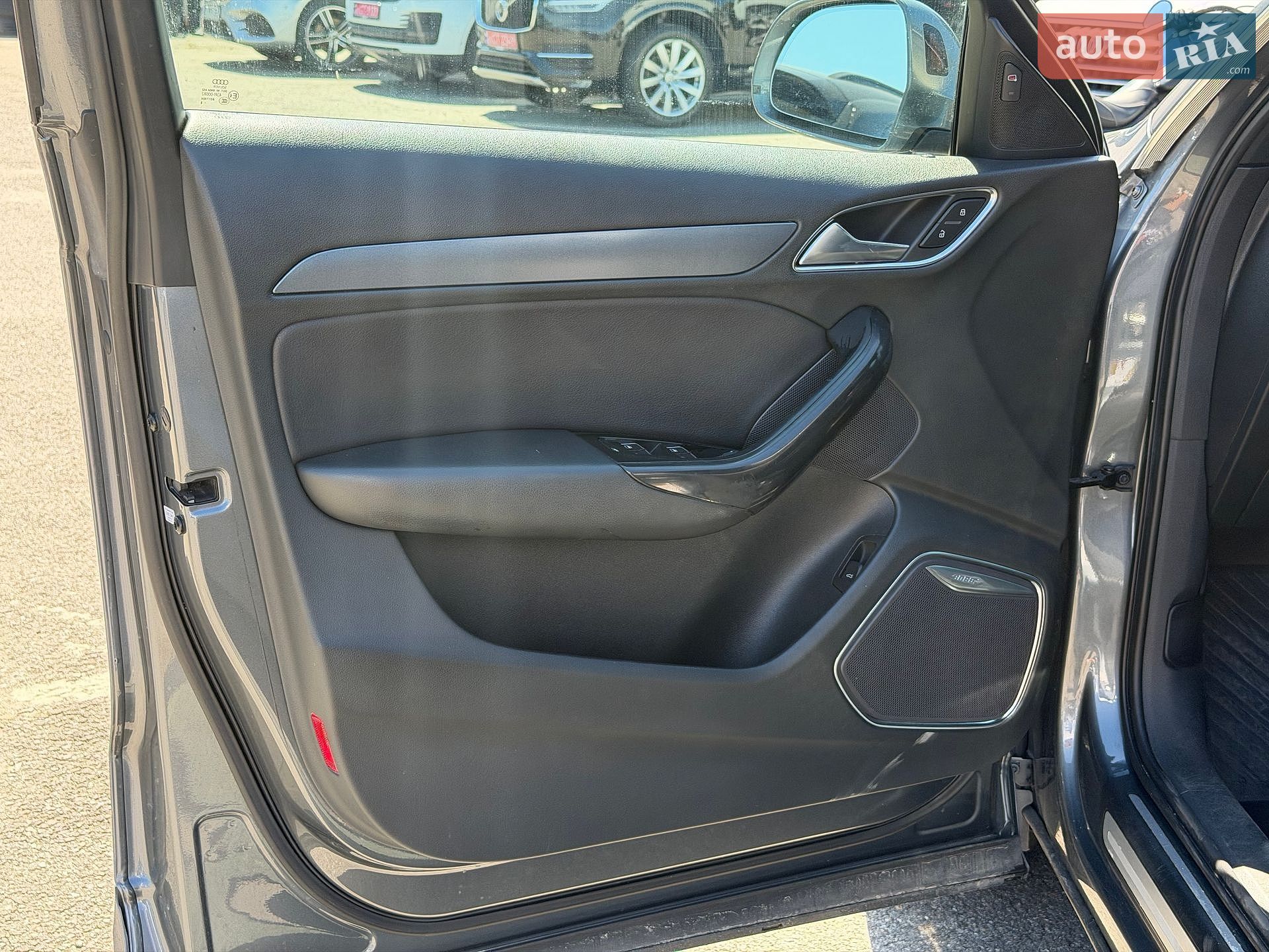 Audi Q3 2016 VIN WA1FCCFS1HR003762 фото оголошення 11 з 18