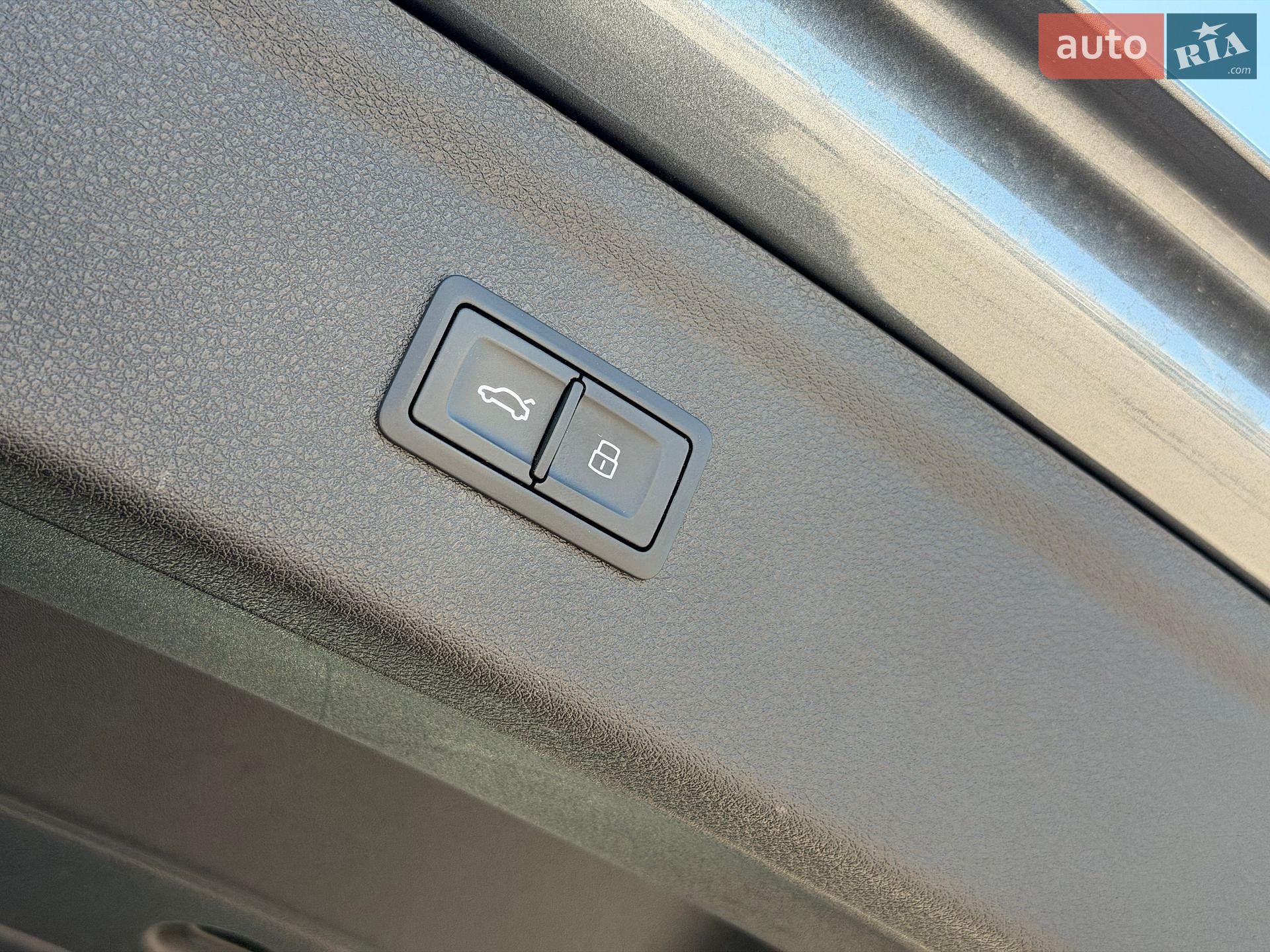 Audi Q3 2016 VIN WA1FCCFS1HR003762 фото оголошення 16 з 18