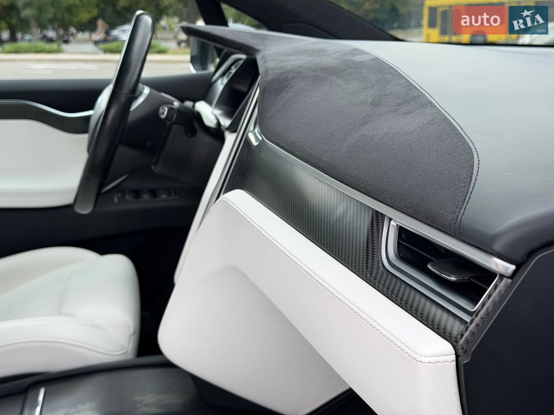 Tesla Model X 2017 VIN 5YJXCDE41HF052307 фото оголошення 23 з 39