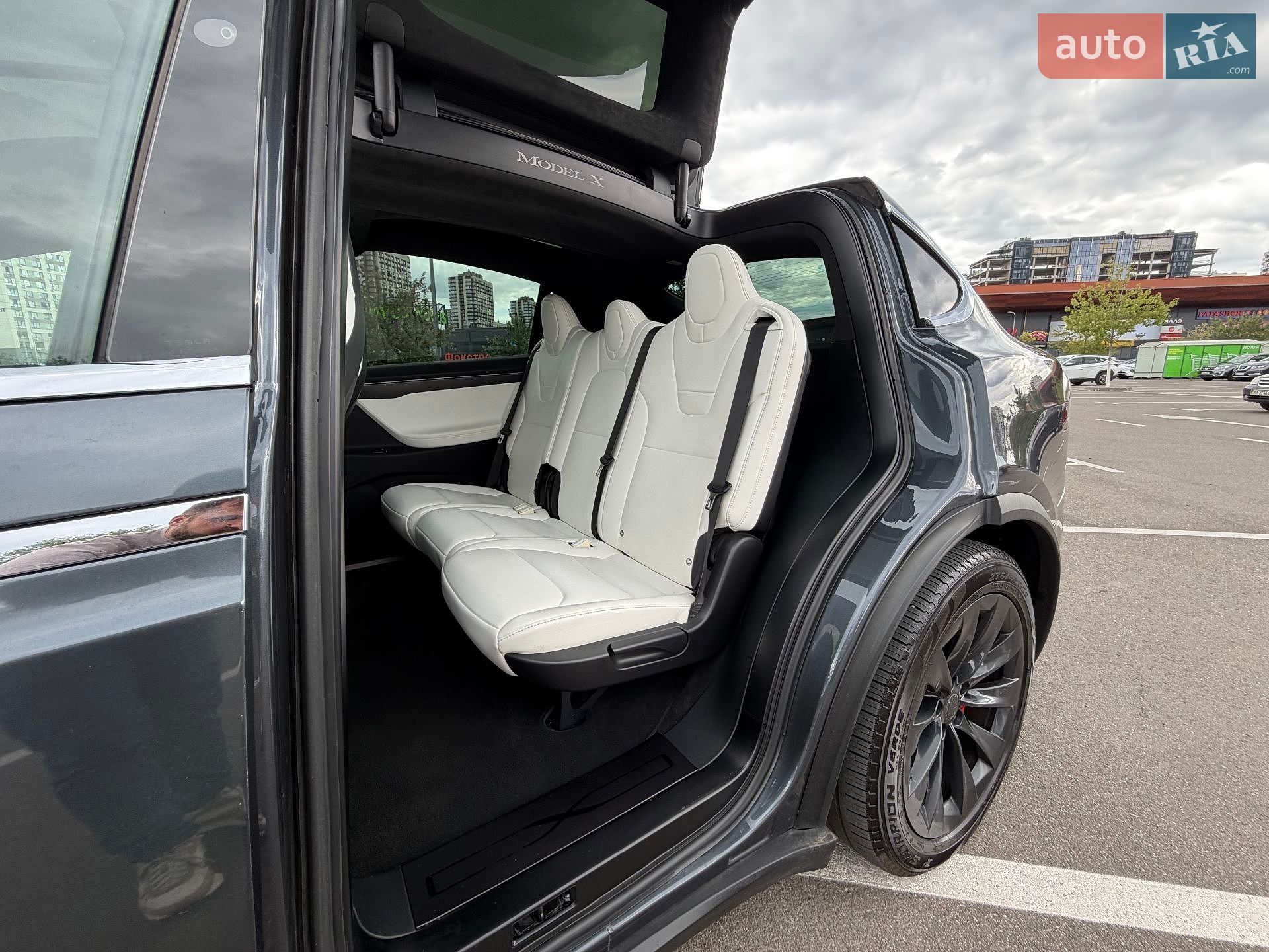 Tesla Model X 2017 VIN 5YJXCDE41HF052307 фото оголошення 28 з 39