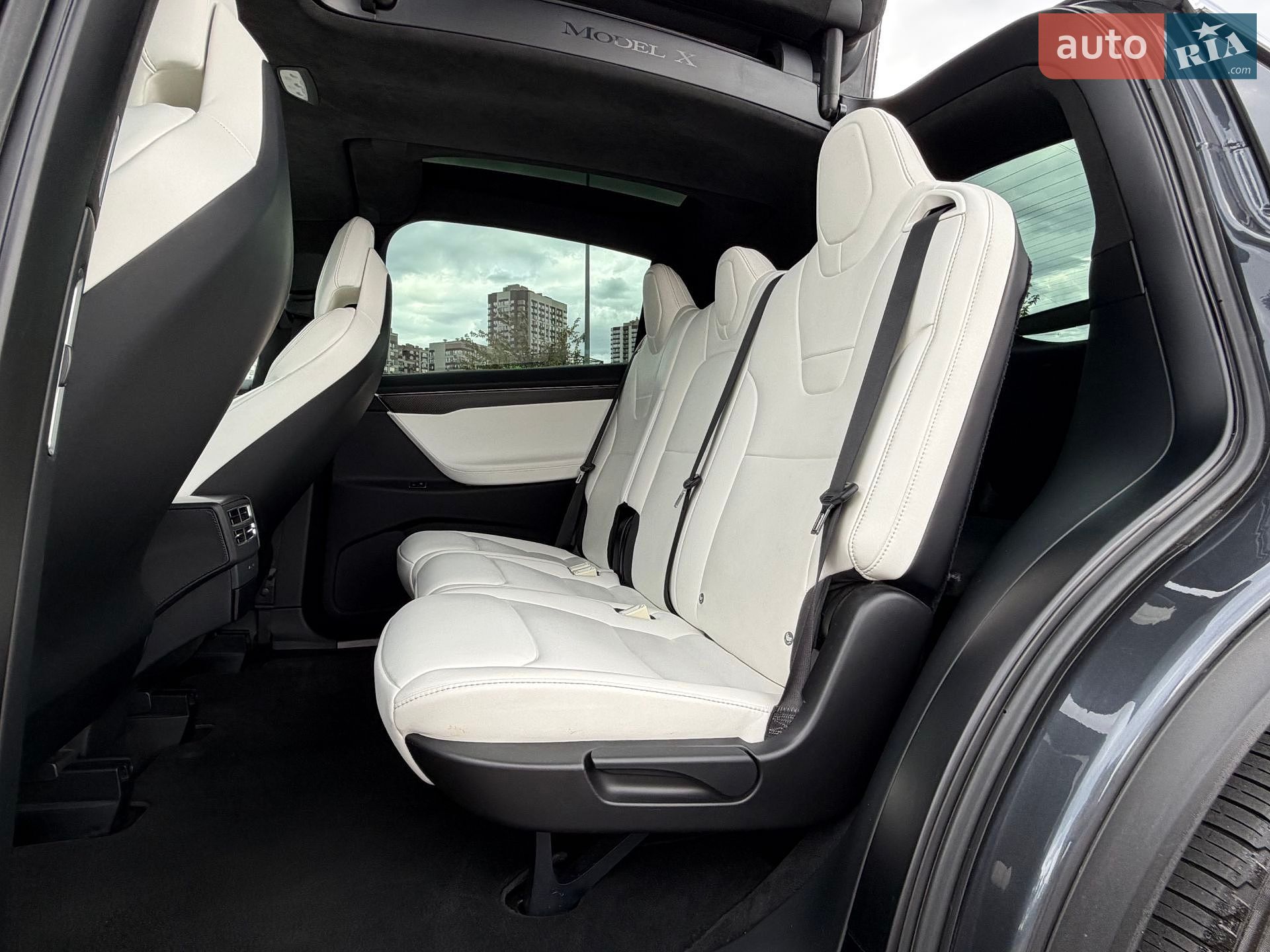 Tesla Model X 2017 VIN 5YJXCDE41HF052307 фото оголошення 30 з 39