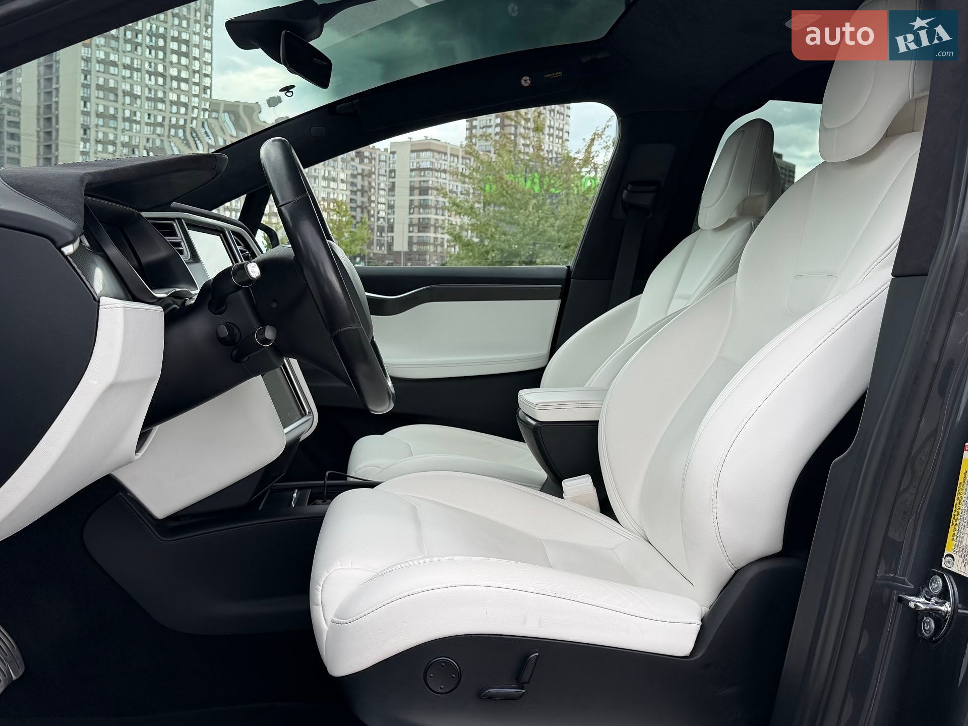 Tesla Model X 2017 VIN 5YJXCDE41HF052307 фото оголошення 33 з 39