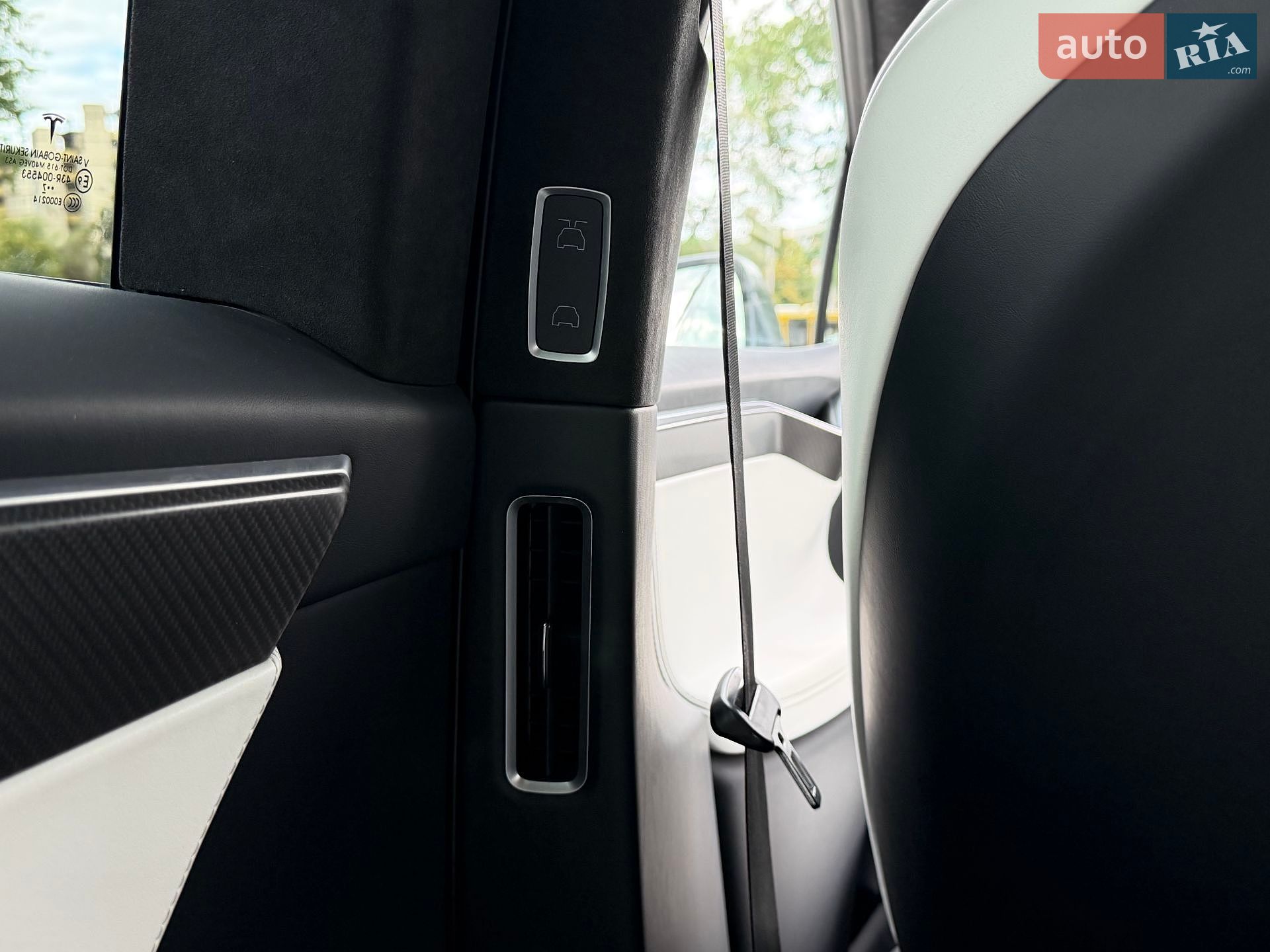 Tesla Model X 2017 VIN 5YJXCDE41HF052307 фото оголошення 35 з 39