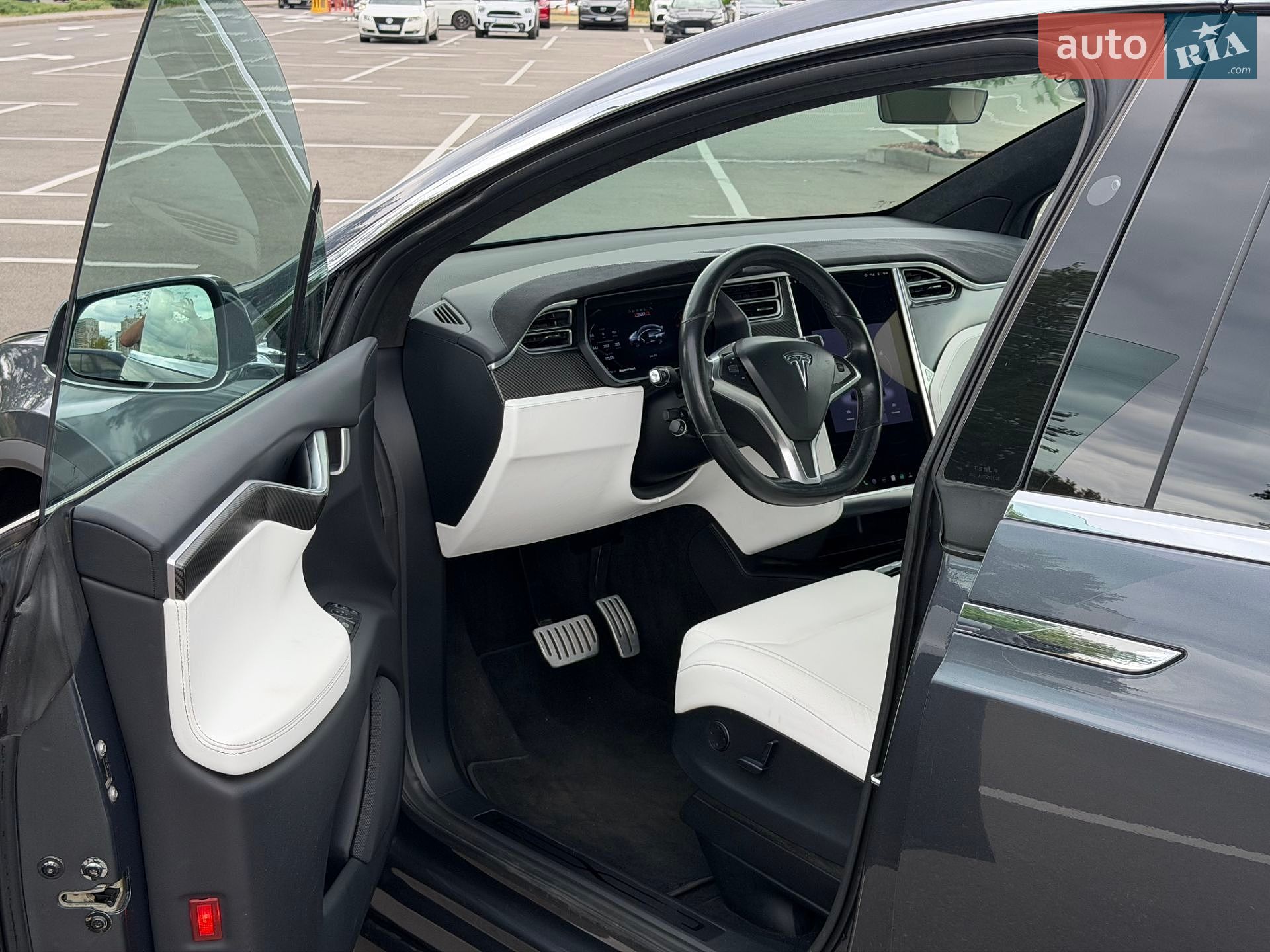 Tesla Model X 2017 VIN 5YJXCDE41HF052307 фото оголошення 36 з 39