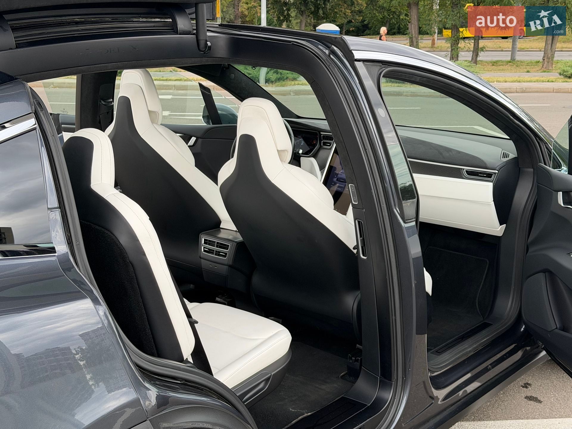 Tesla Model X 2017 VIN 5YJXCDE41HF052307 фото оголошення 37 з 39