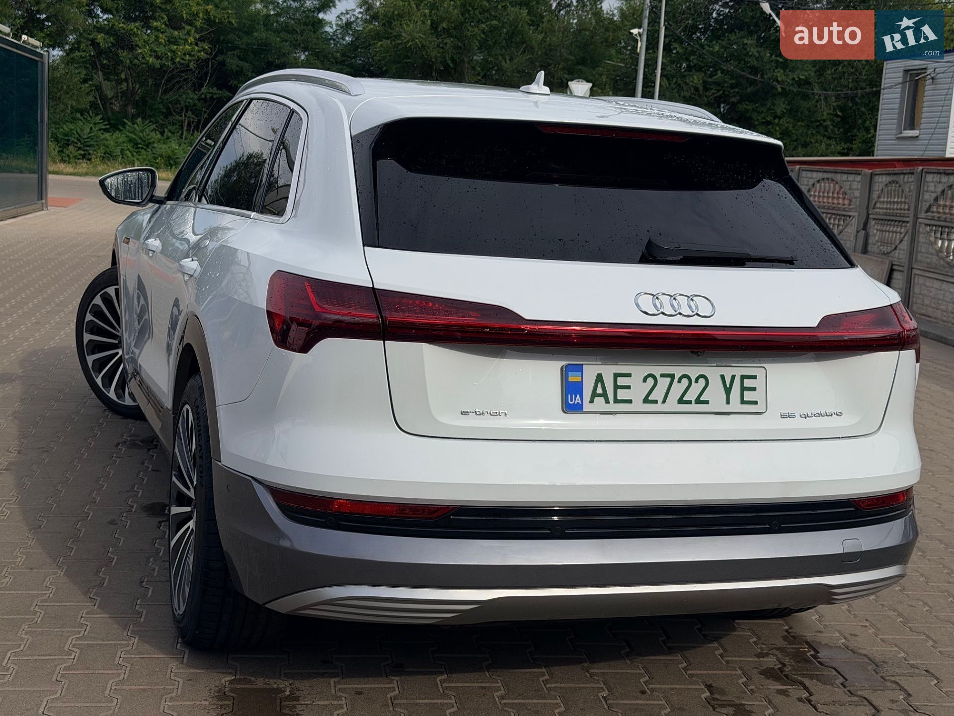Audi e-tron 2019 VIN WAUZZZGE0KB000975 фото оголошення 7 з 20