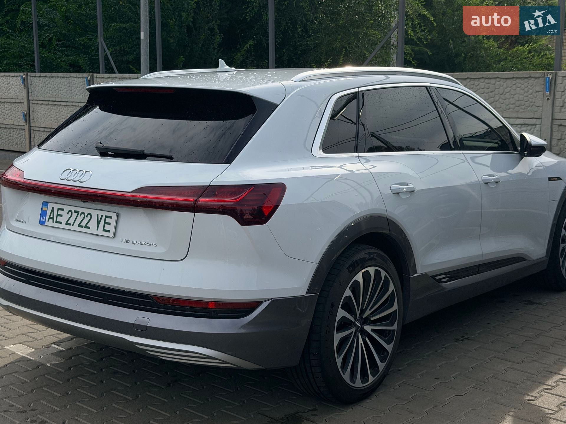 Audi e-tron 2019 VIN WAUZZZGE0KB000975 фото оголошення 6 з 20