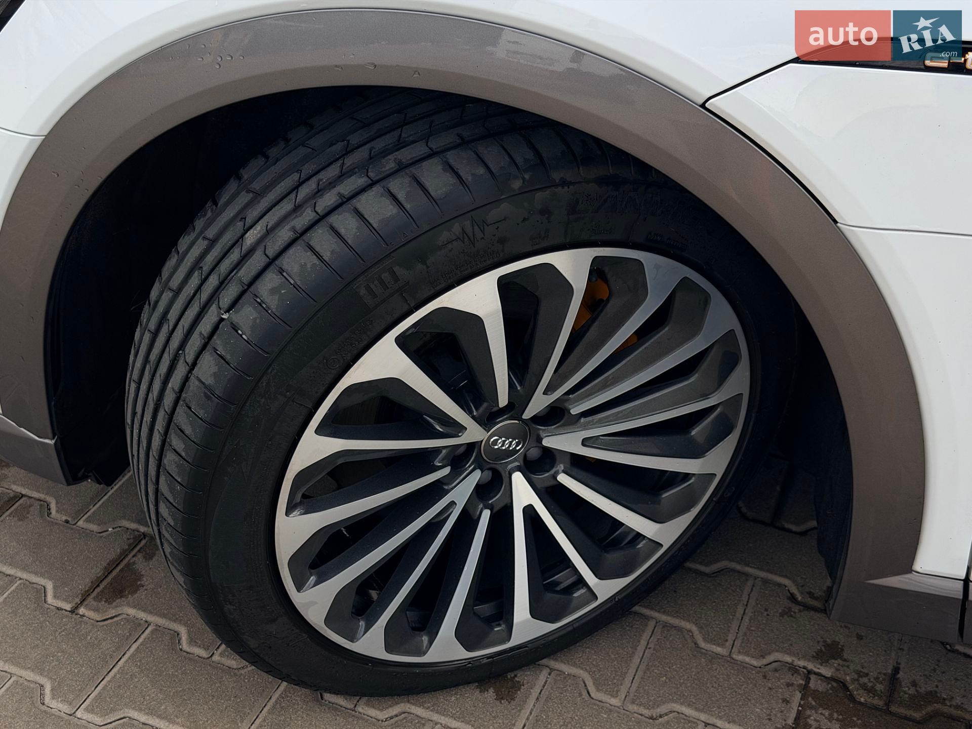 Audi e-tron 2019 VIN WAUZZZGE0KB000975 фото оголошення 20 з 20