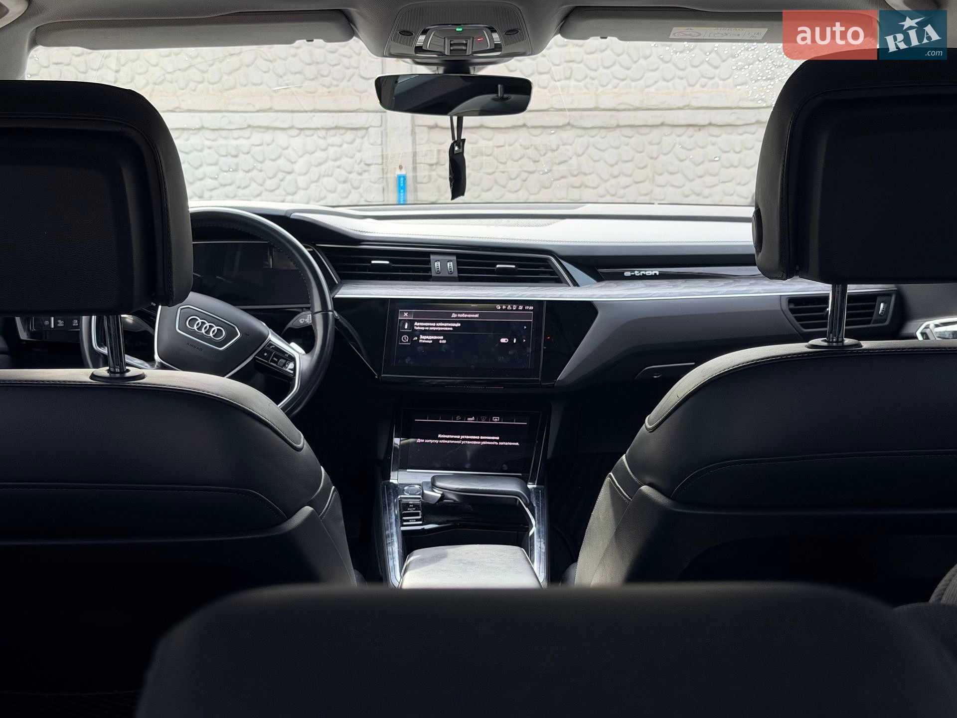 Audi e-tron 2019 VIN WAUZZZGE0KB000975 фото оголошення 11 з 20