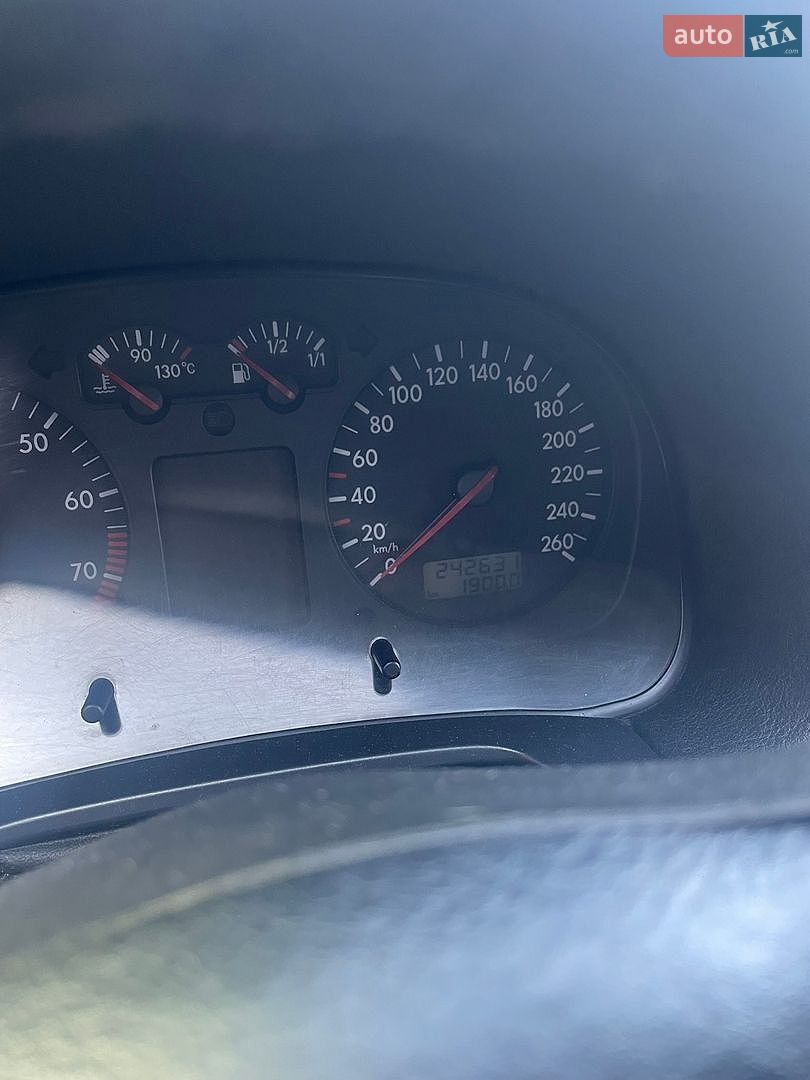 Volkswagen Golf 2002 VIN WVWZZZ1JZ3W247572 фото оголошення 4 з 9