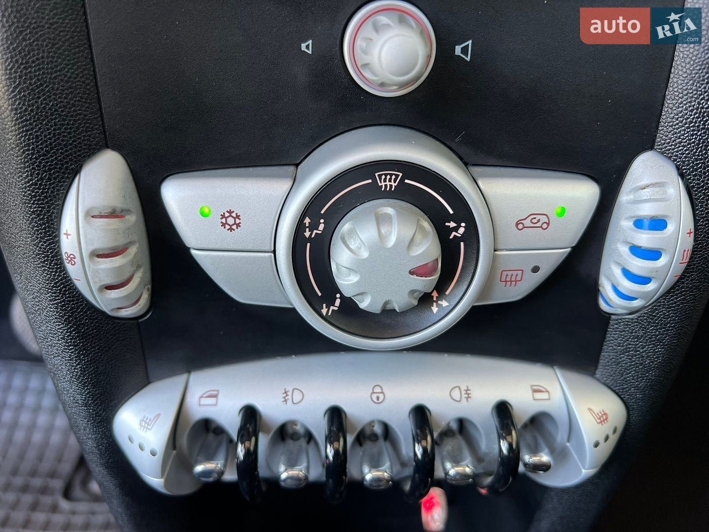 Mini Clubman 2008 VIN WMWML310X0TP06557 фото оголошення 41 з 68
