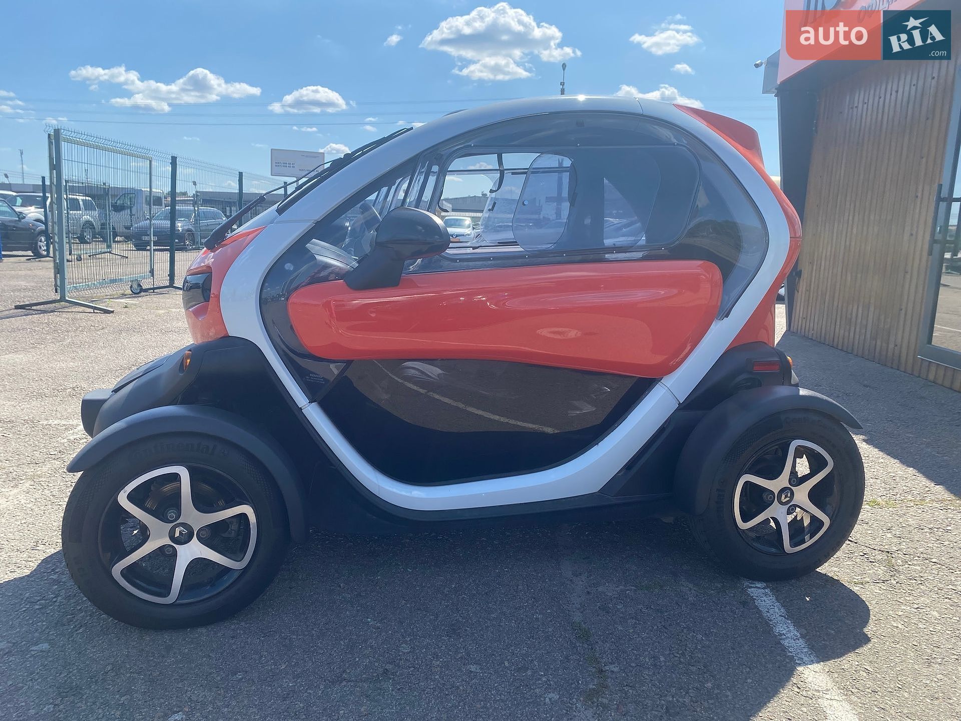 Renault Twizy Z.E. 2020 VIN KNMJ2Z2ZMLP000722 фото оголошення 3 з 33