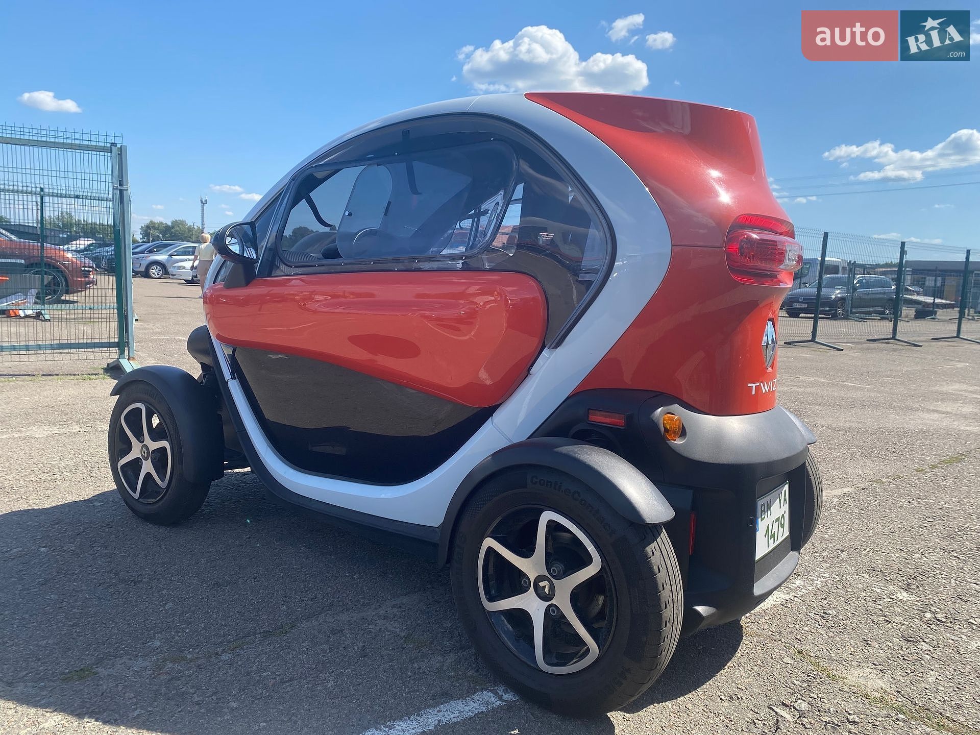 Renault Twizy Z.E. 2020 VIN KNMJ2Z2ZMLP000722 фото оголошення 4 з 33