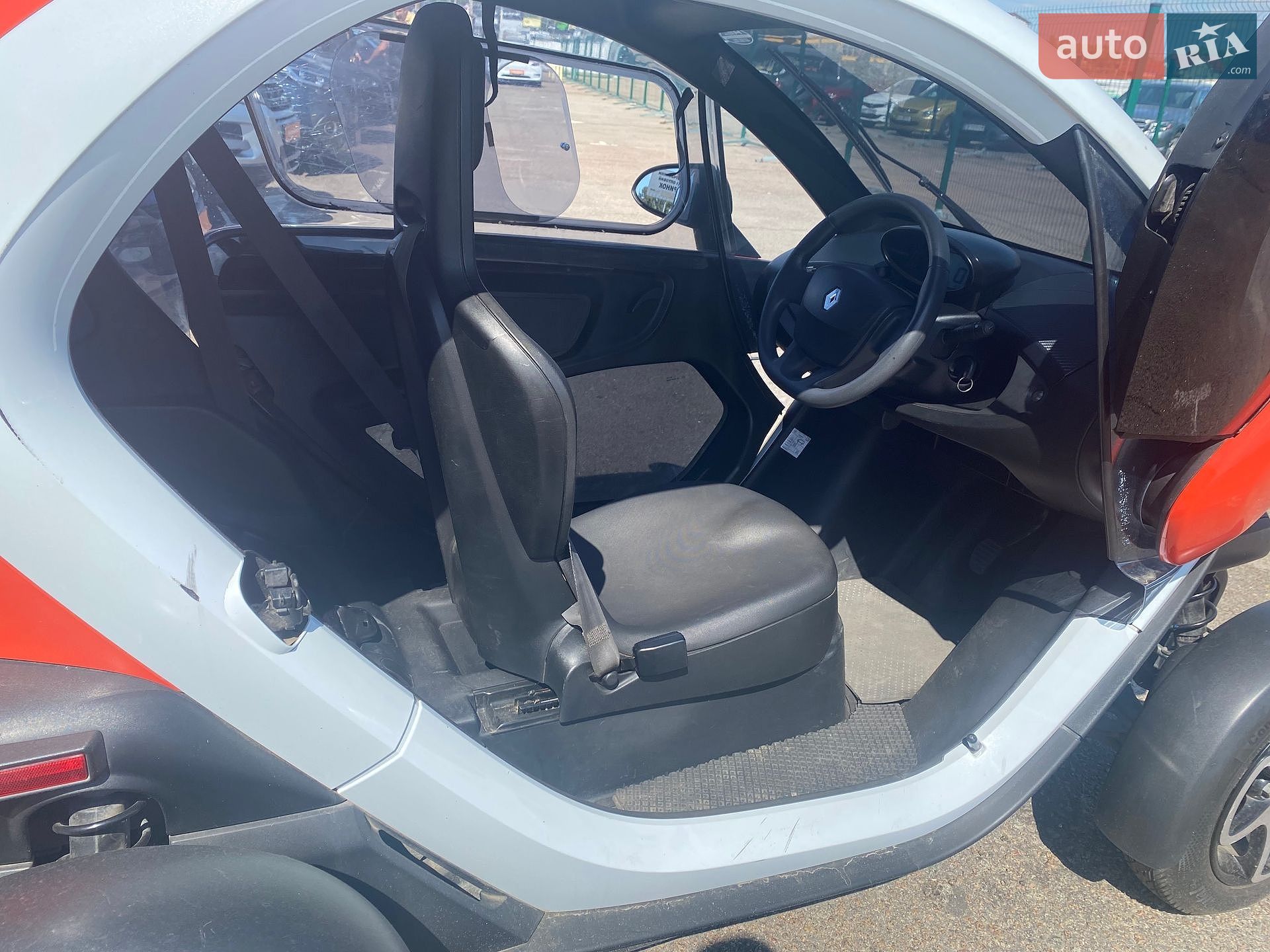 Renault Twizy Z.E. 2020 VIN KNMJ2Z2ZMLP000722 фото оголошення 18 з 33