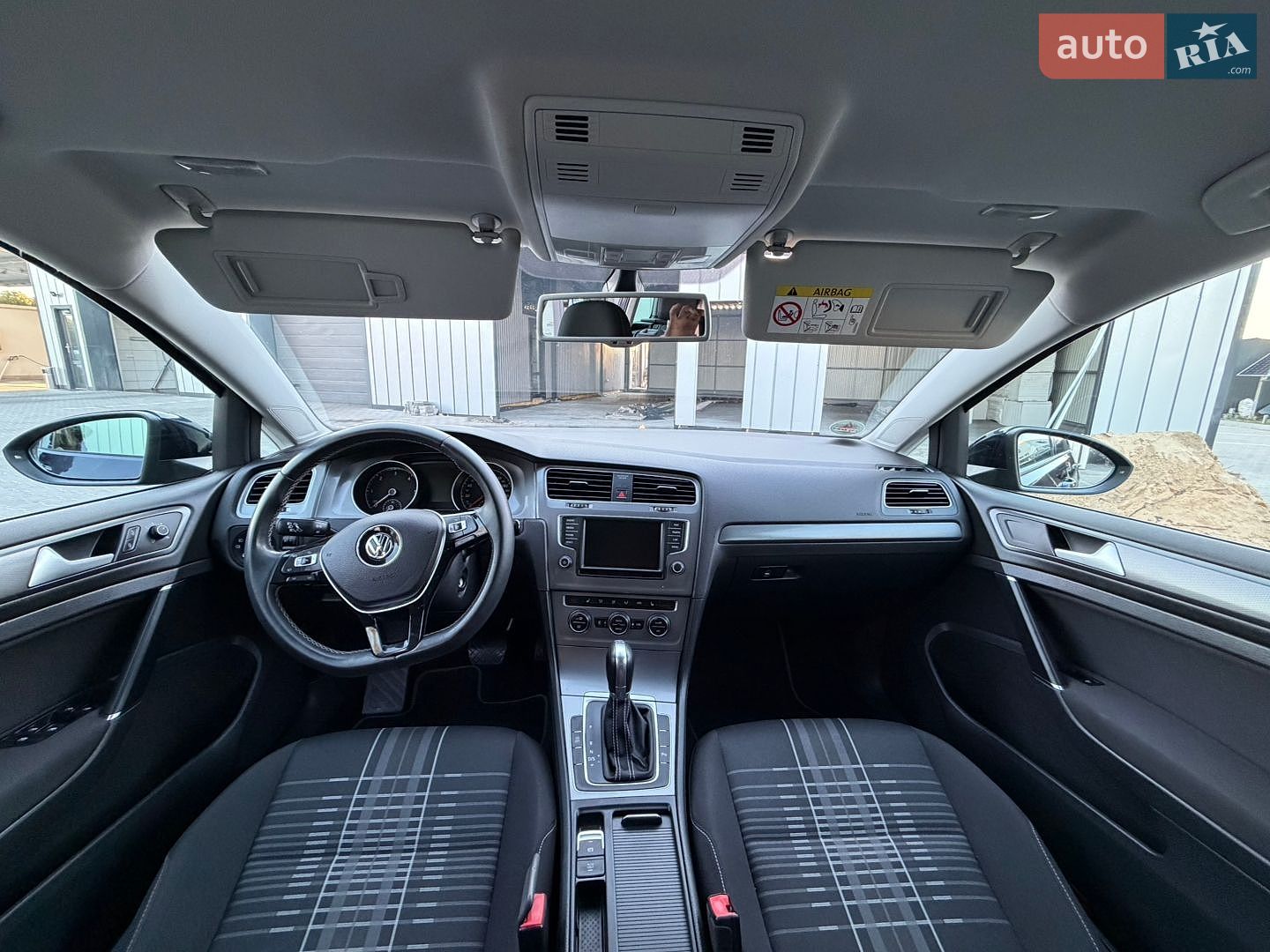 Volkswagen Golf 2016 VIN WVWZZZAUZGP559814 фото оголошення 2 з 130
