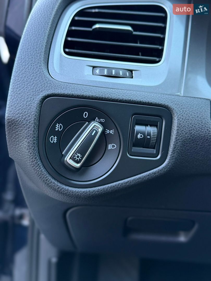 Volkswagen Golf 2016 VIN WVWZZZAUZGP559814 фото оголошення 61 з 130