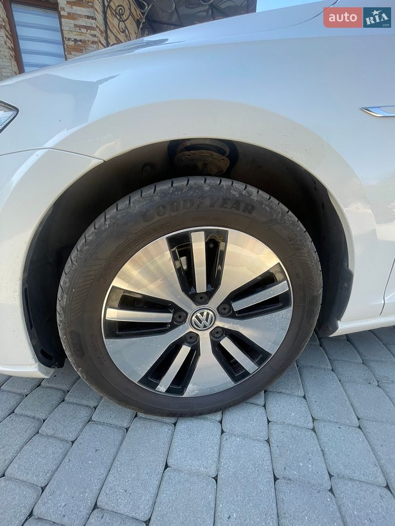 Volkswagen e-Golf 2017 VIN WVWZZZAUZJW900696 фото оголошення 4 з 10