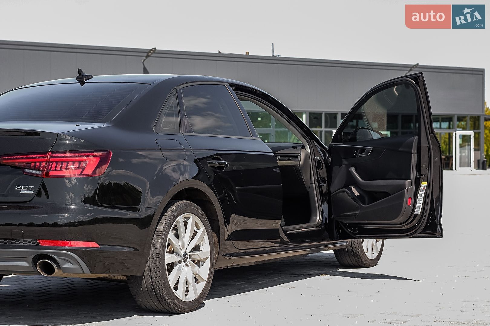 Audi A4 2018 VIN WAUKMAF47JN013150 фото оголошення 23 з 42