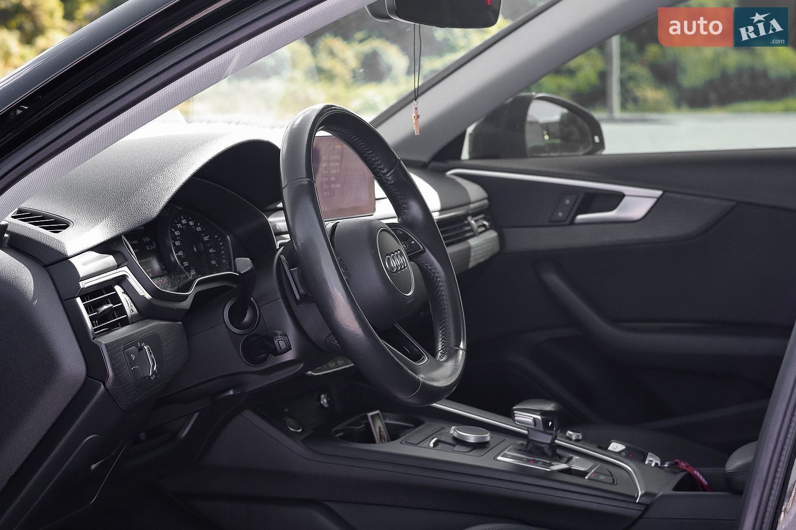 Audi A4 2018 VIN WAUKMAF47JN013150 фото оголошення 31 з 42