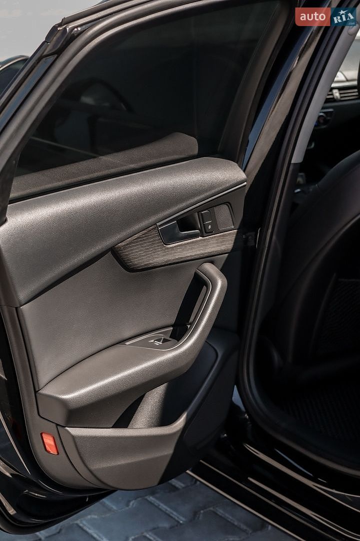 Audi A4 2018 VIN WAUKMAF47JN013150 фото оголошення 34 з 42