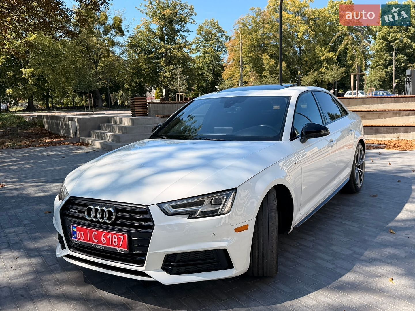 Audi A4 2018 VIN WAUENAF41JA082465 фото оголошення 3 з 30