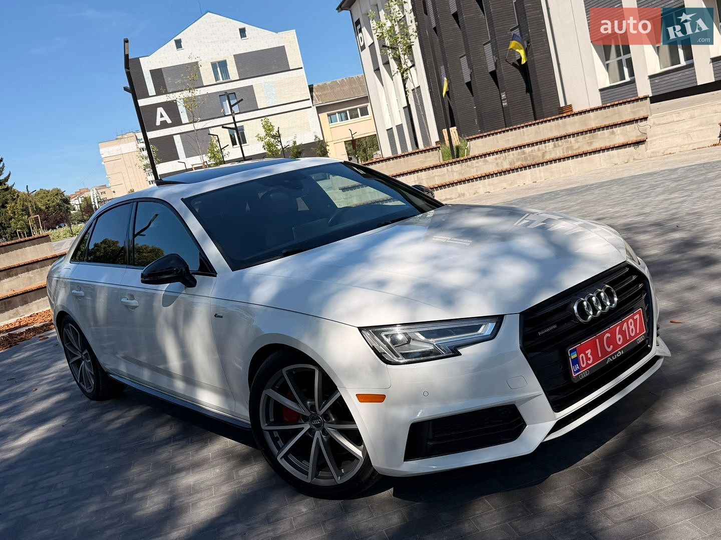 Audi A4 2018 VIN WAUENAF41JA082465 фото оголошення 5 з 30