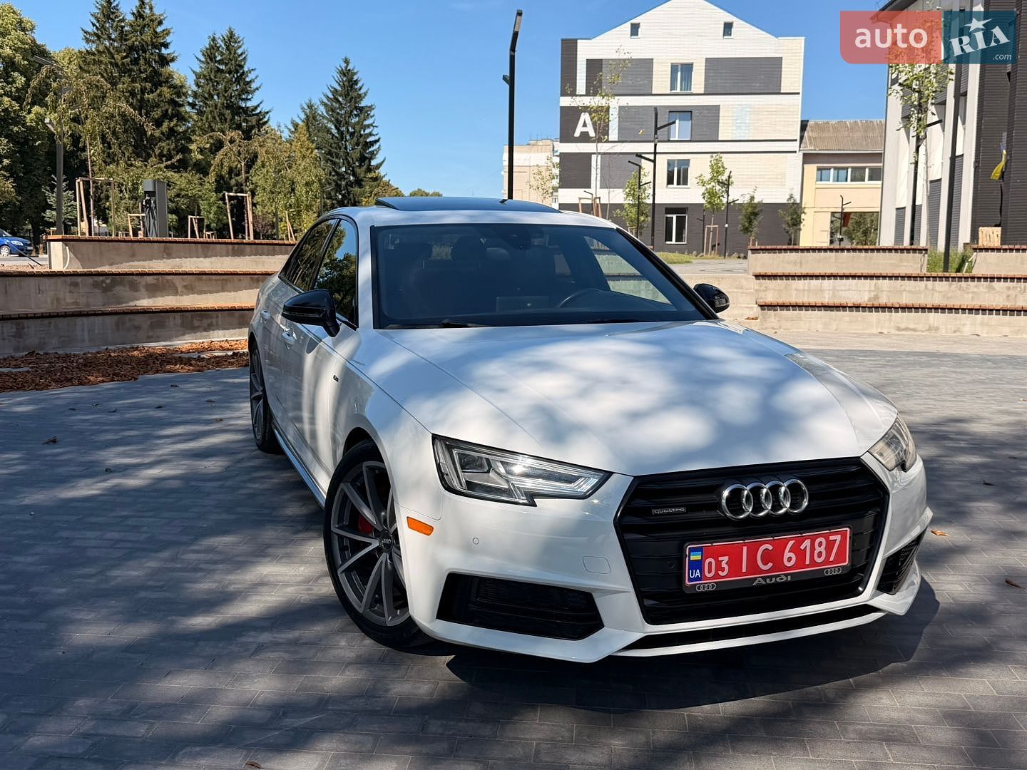 Audi A4 2018 VIN WAUENAF41JA082465 фото оголошення 18 з 30