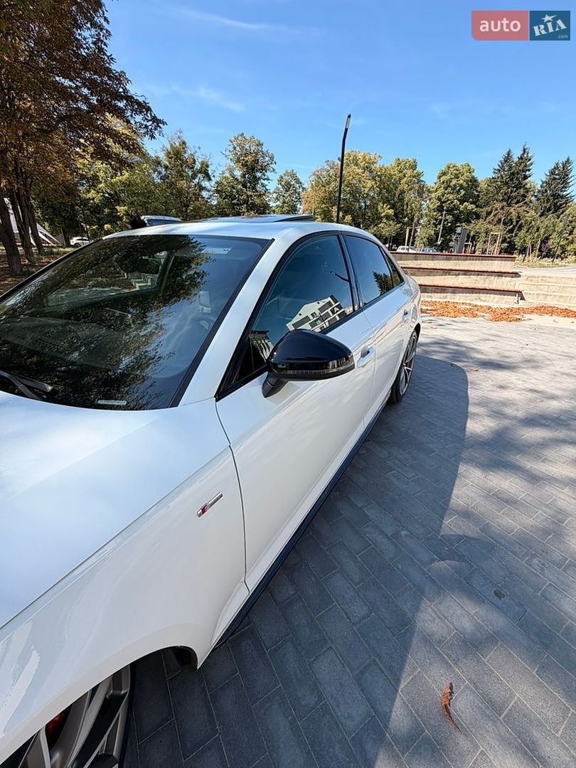 Audi A4 2018 VIN WAUENAF41JA082465 фото оголошення 12 з 30