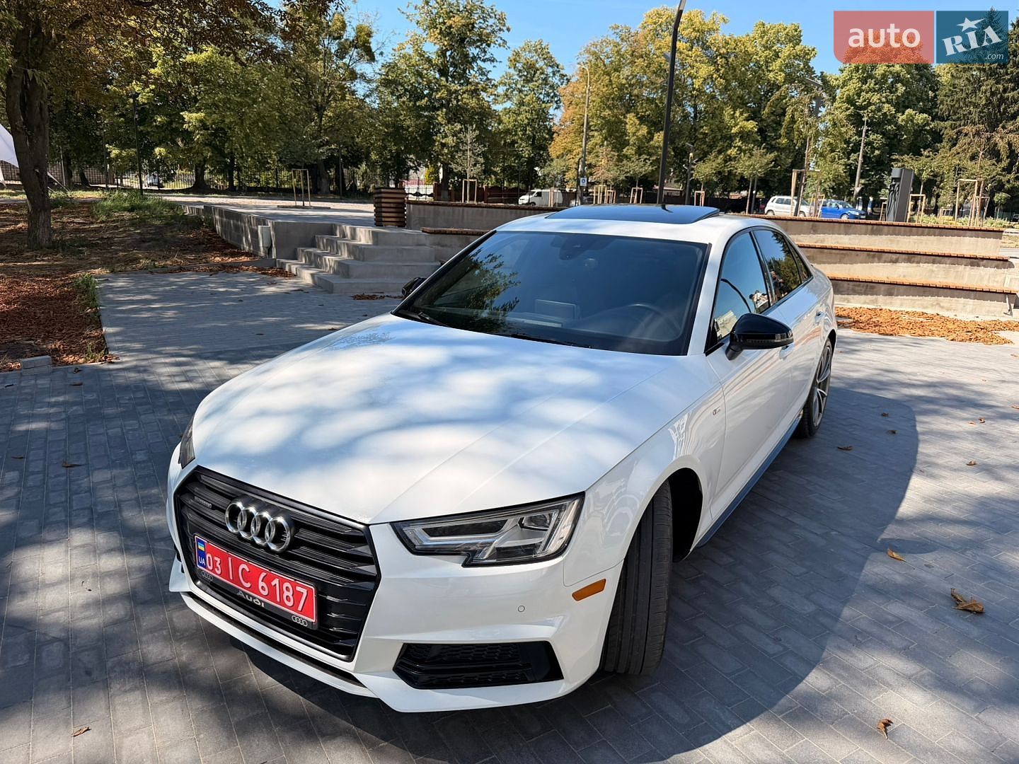 Audi A4 2018 VIN WAUENAF41JA082465 фото оголошення 7 з 30