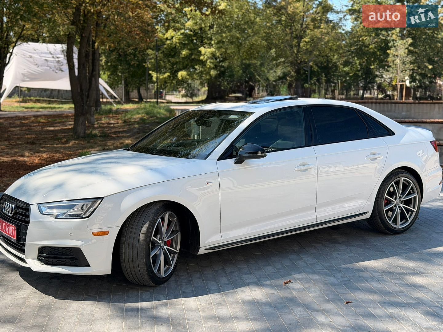 Audi A4 2018 VIN WAUENAF41JA082465 фото оголошення 14 з 30