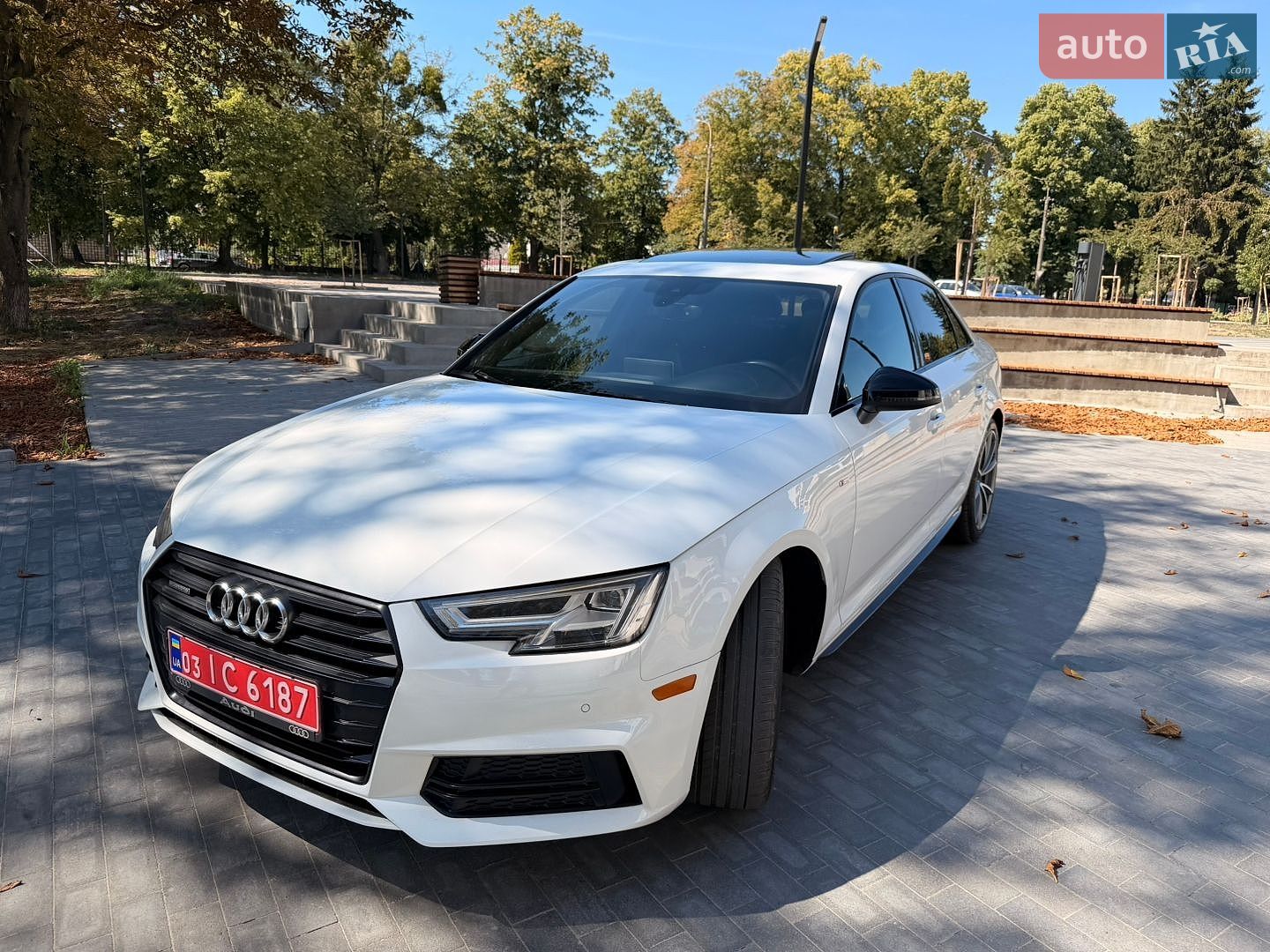 Audi A4 2018 VIN WAUENAF41JA082465 фото оголошення 6 з 30