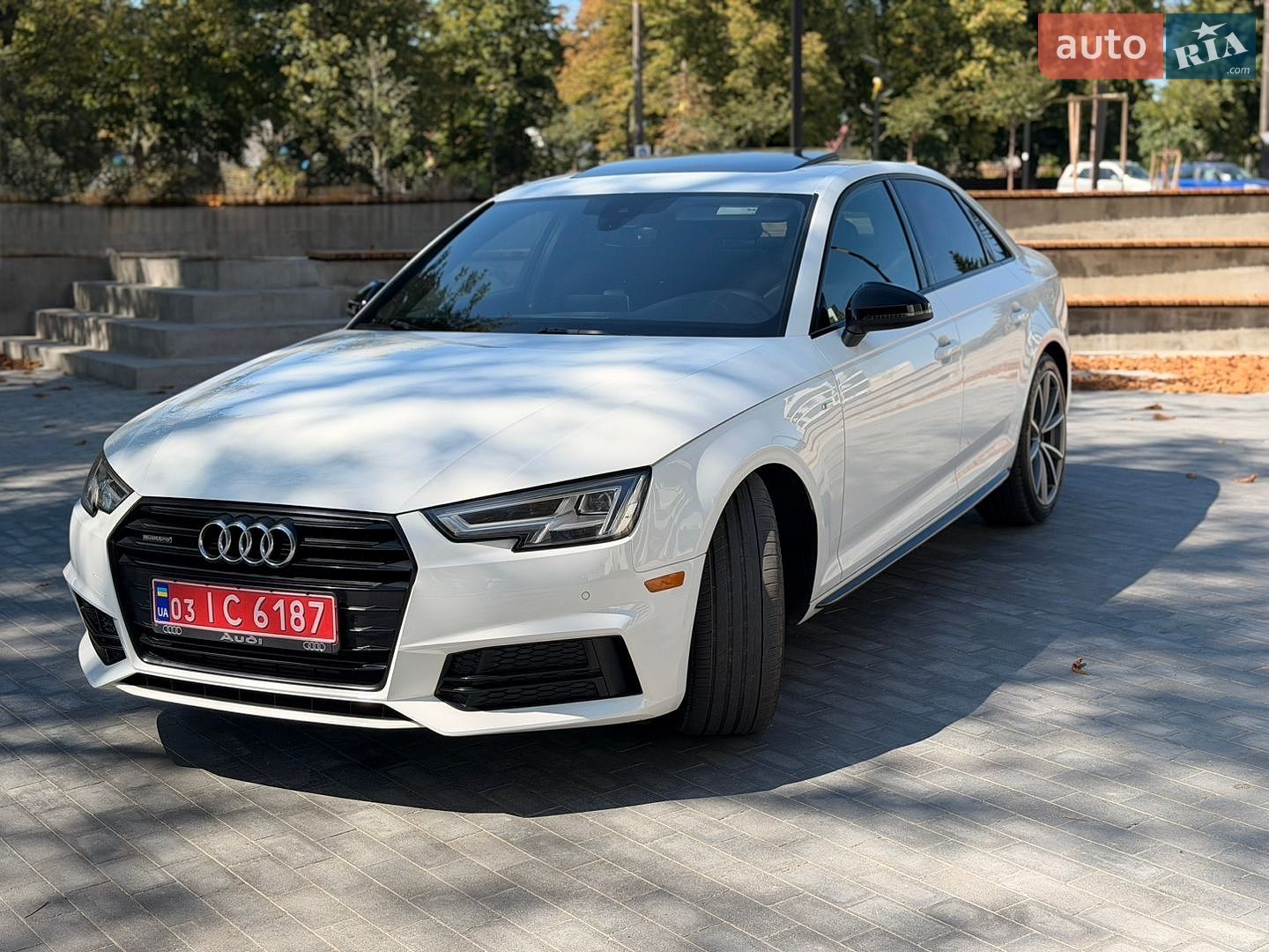 Audi A4 2018 VIN WAUENAF41JA082465 фото оголошення 9 з 30