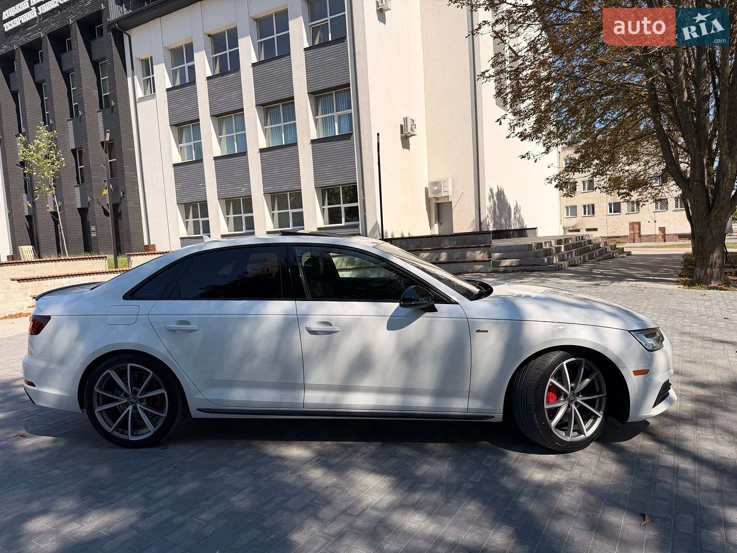Audi A4 2018 VIN WAUENAF41JA082465 фото оголошення 15 з 30