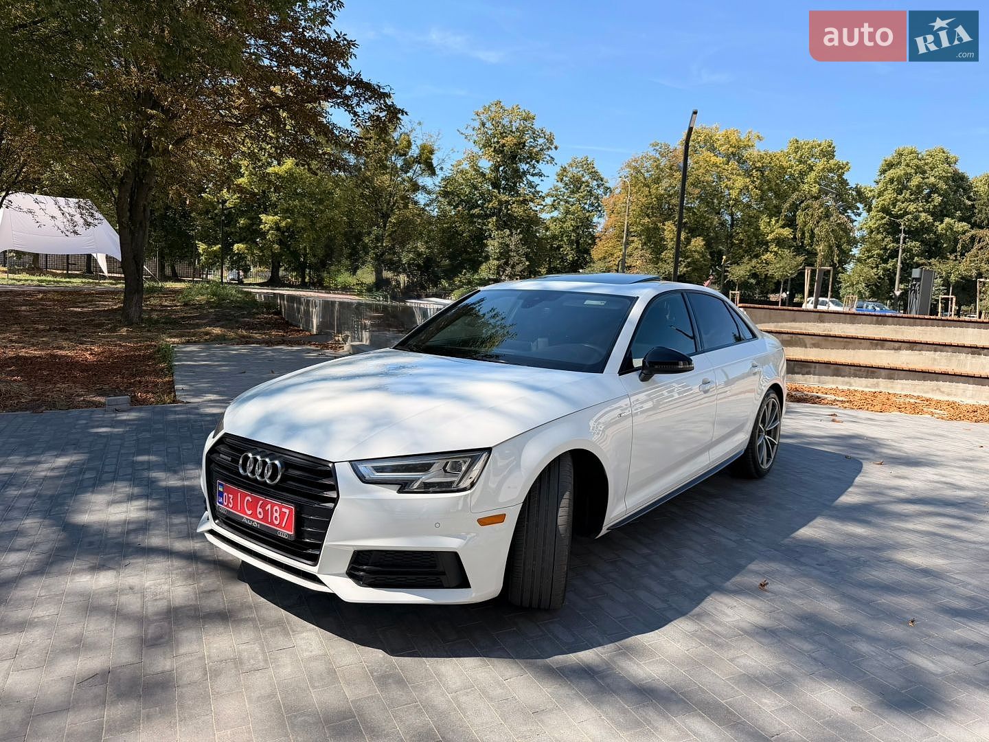 Audi A4 2018 VIN WAUENAF41JA082465 фото оголошення 10 з 30