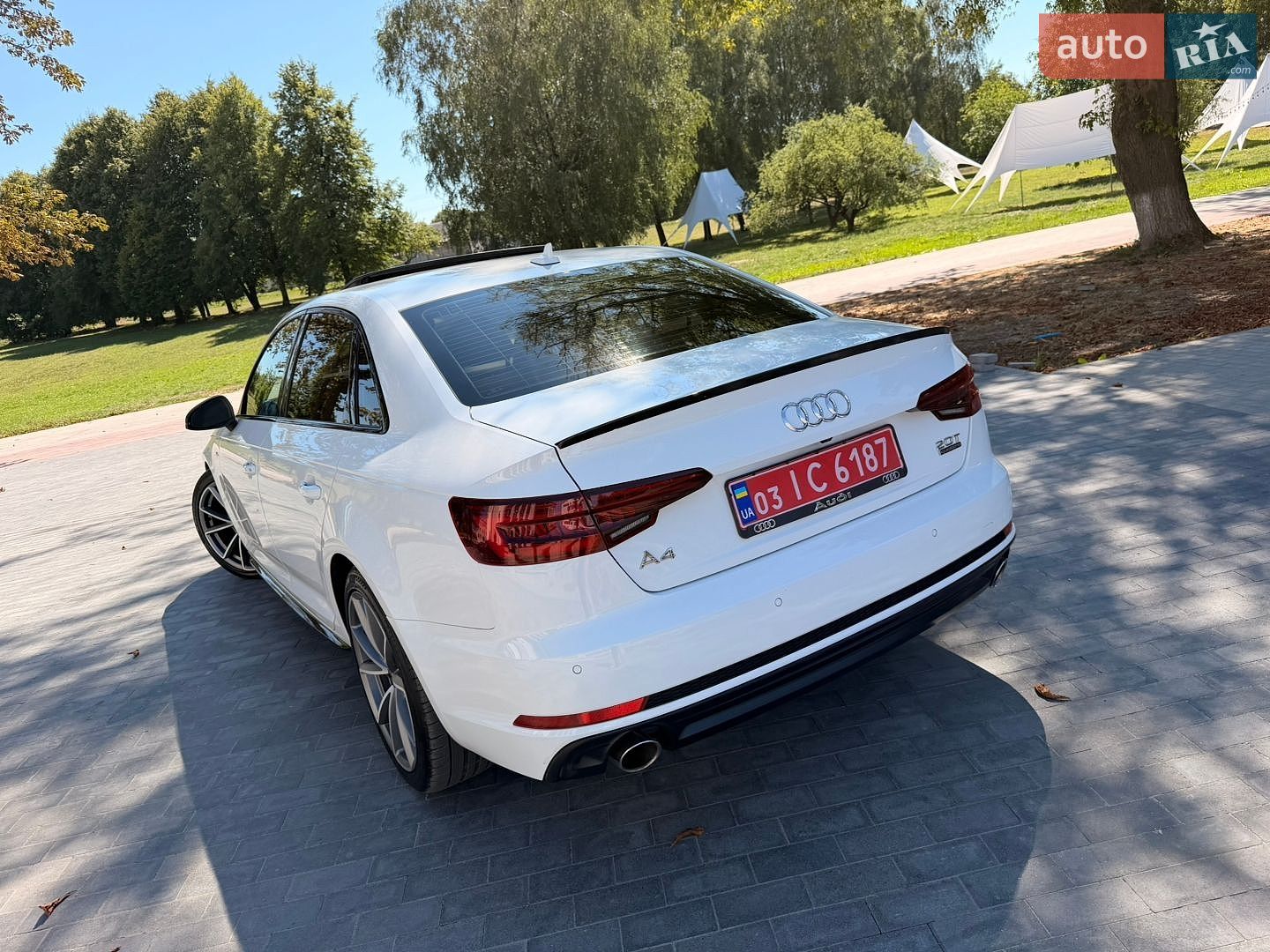 Audi A4 2018 VIN WAUENAF41JA082465 фото оголошення 16 з 30