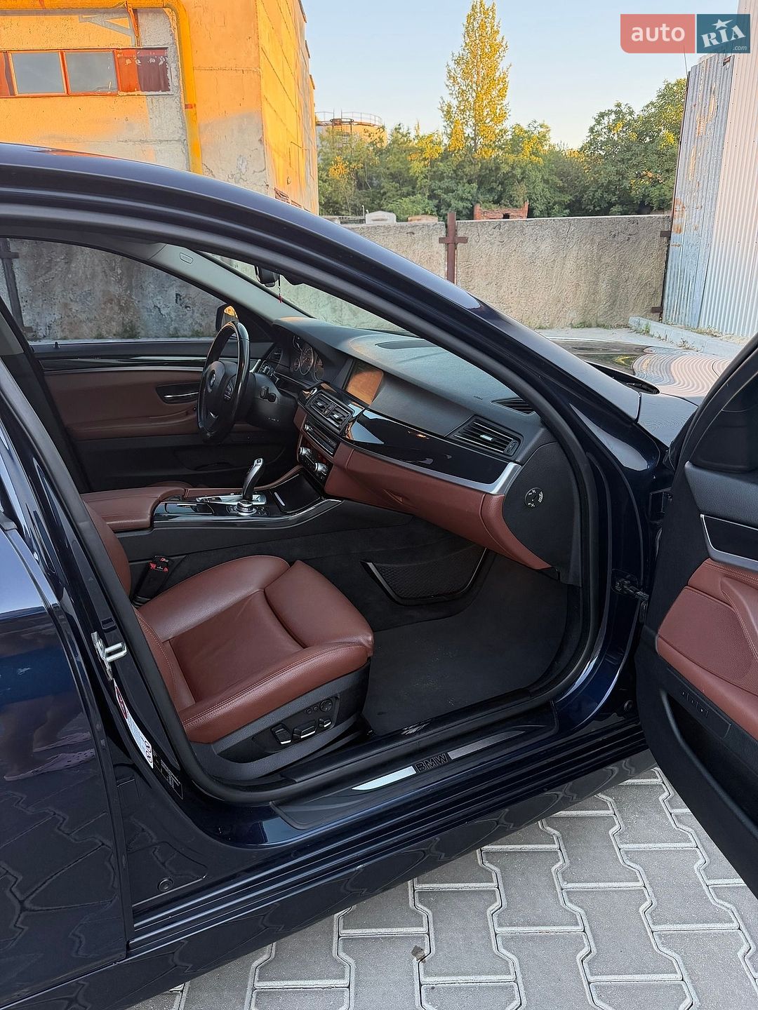 BMW 5 Series 2012 VIN WBAXA51010DW59623 фото оголошення 2 з 18