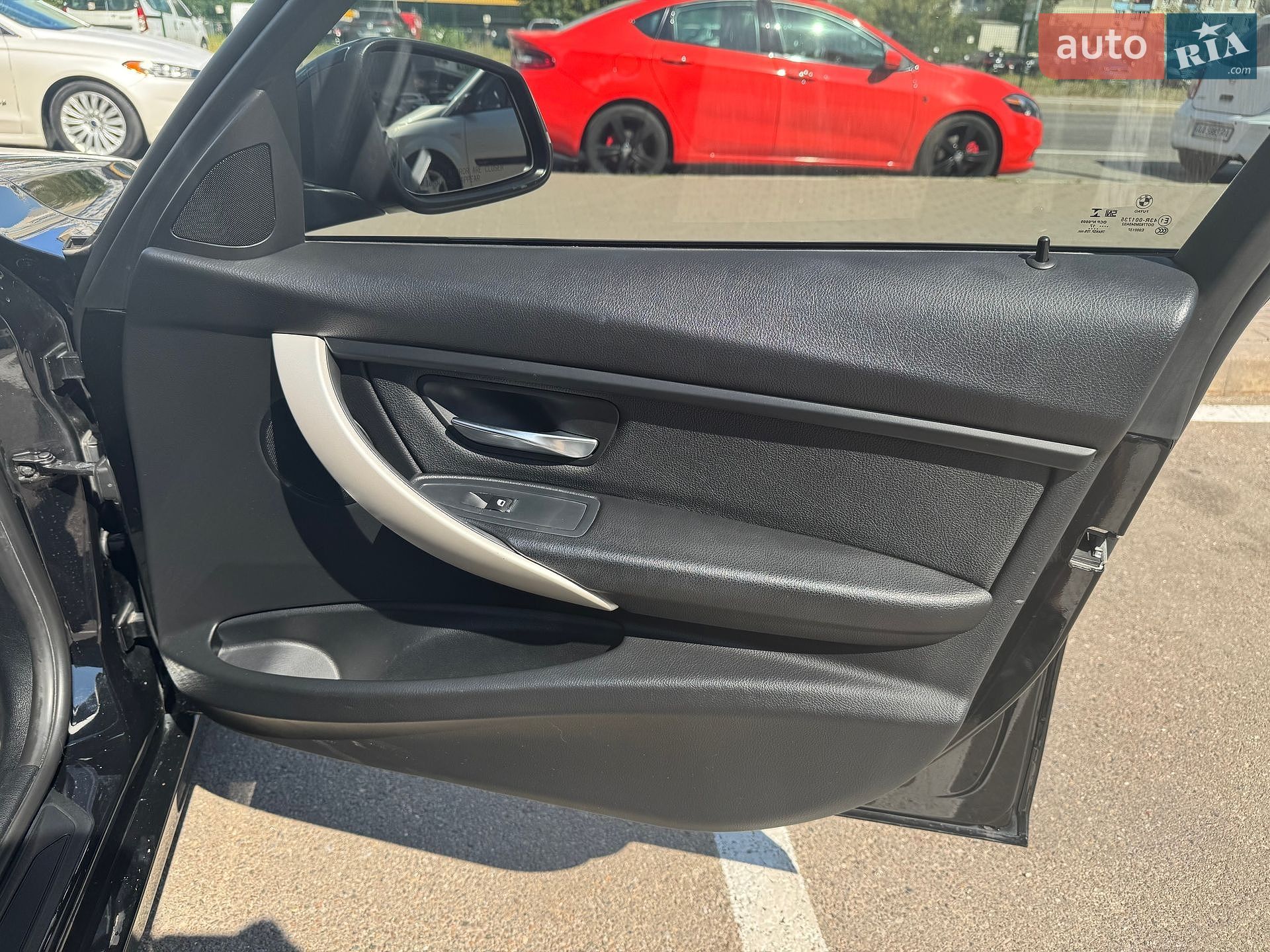 BMW 3 Series 2017 VIN WBA8A3C32HA066947 фото оголошення 17 з 36