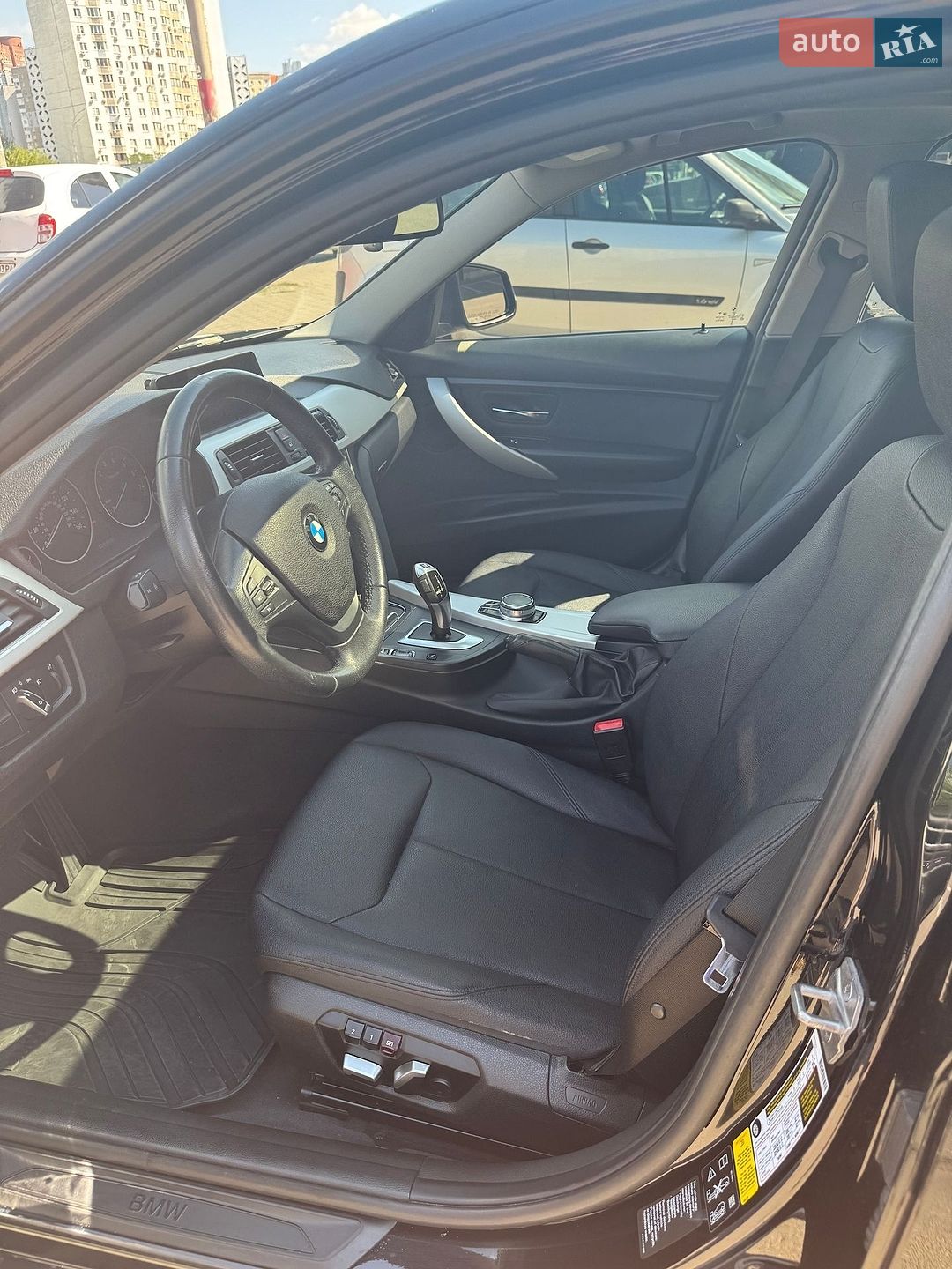 BMW 3 Series 2017 VIN WBA8A3C32HA066947 фото оголошення 12 з 36