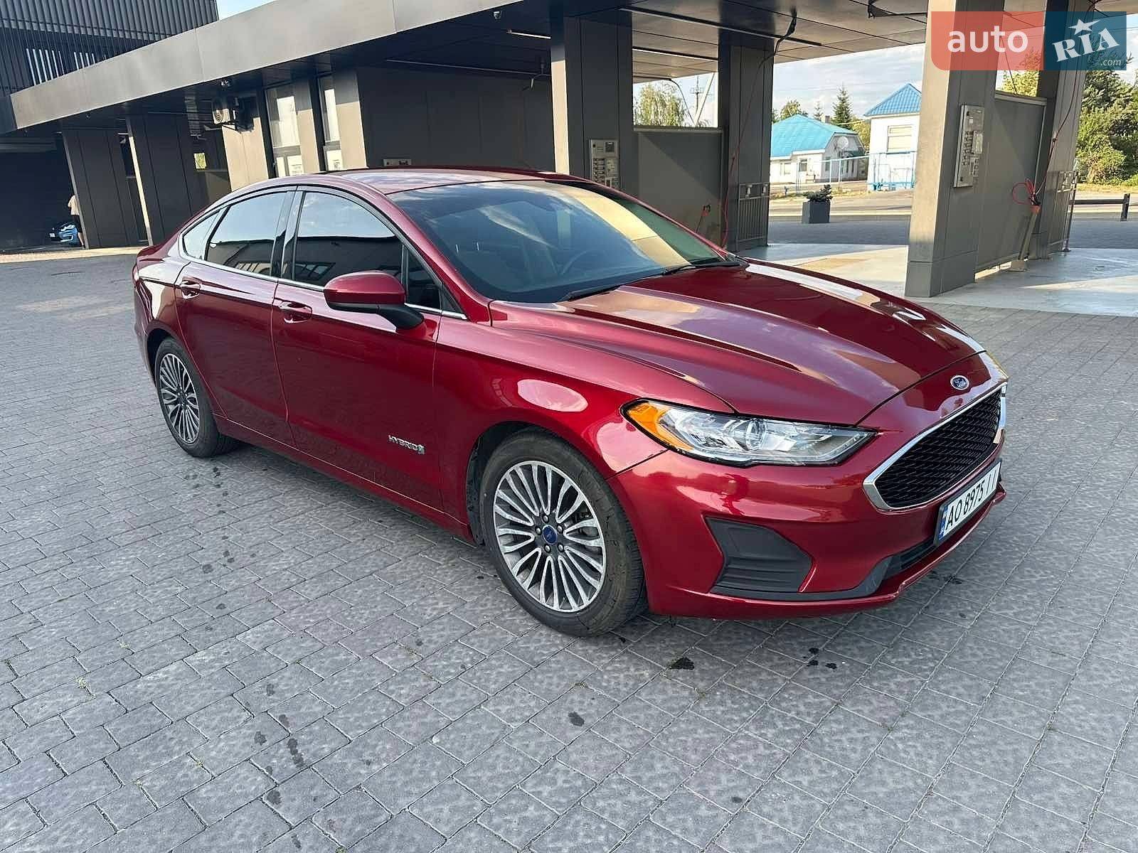 Ford Fusion 2019 VIN 3FA6P0LU9KR205636 фото оголошення 2 з 25