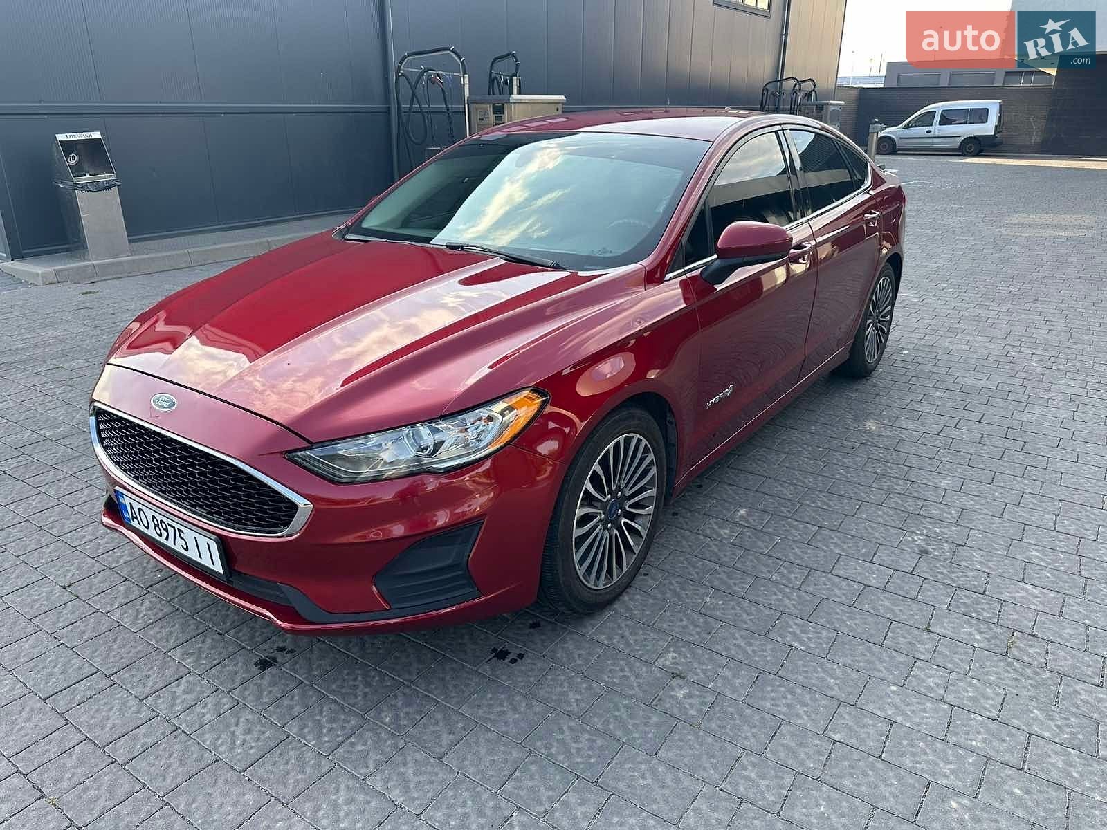 Ford Fusion 2019 VIN 3FA6P0LU9KR205636 фото оголошення 6 з 25