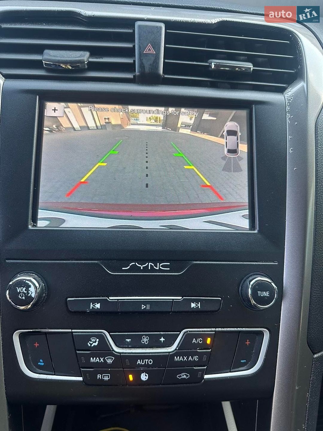 Ford Fusion 2019 VIN 3FA6P0LU9KR205636 фото оголошення 16 з 25