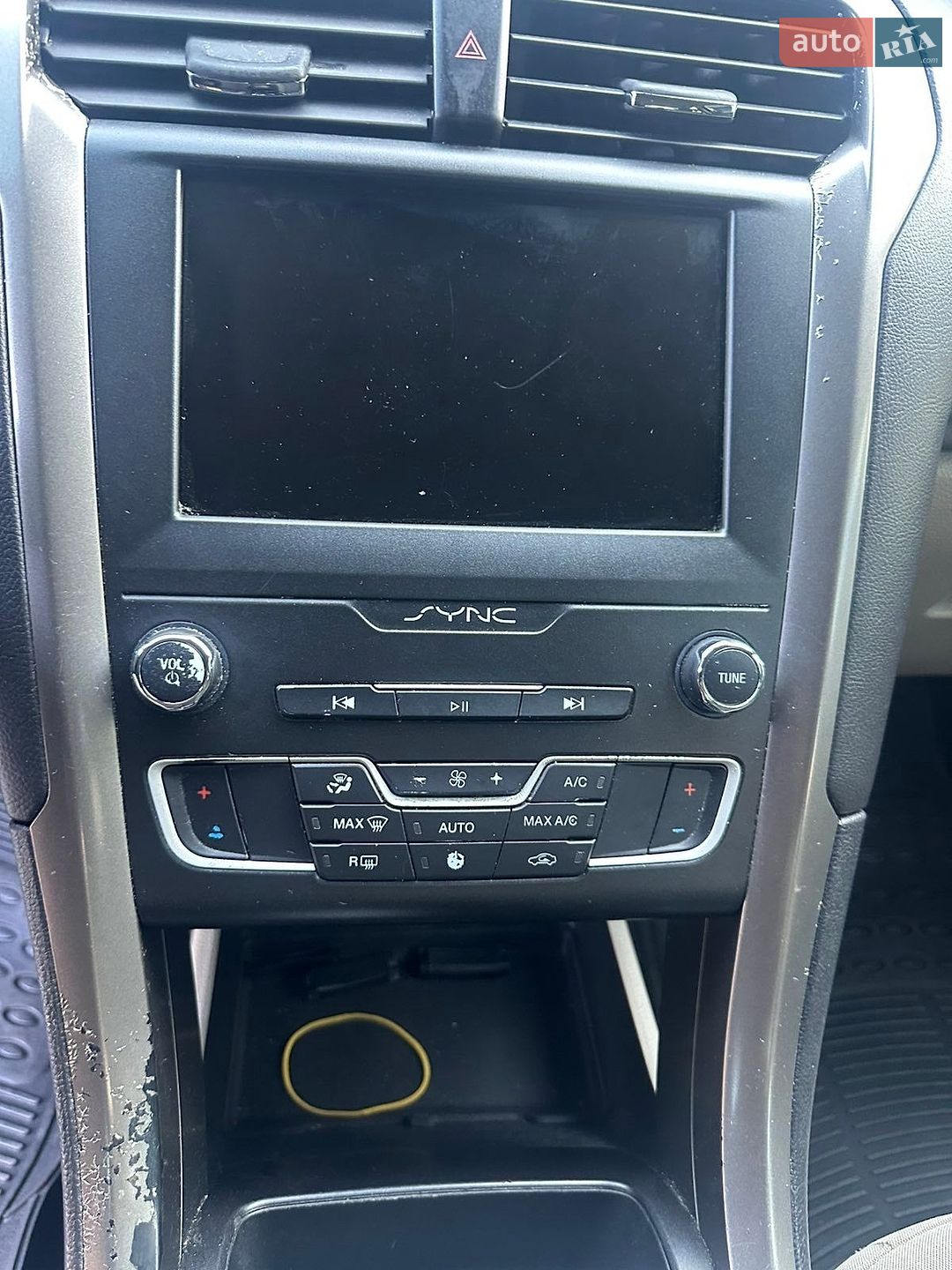 Ford Fusion 2019 VIN 3FA6P0LU9KR205636 фото оголошення 17 з 25