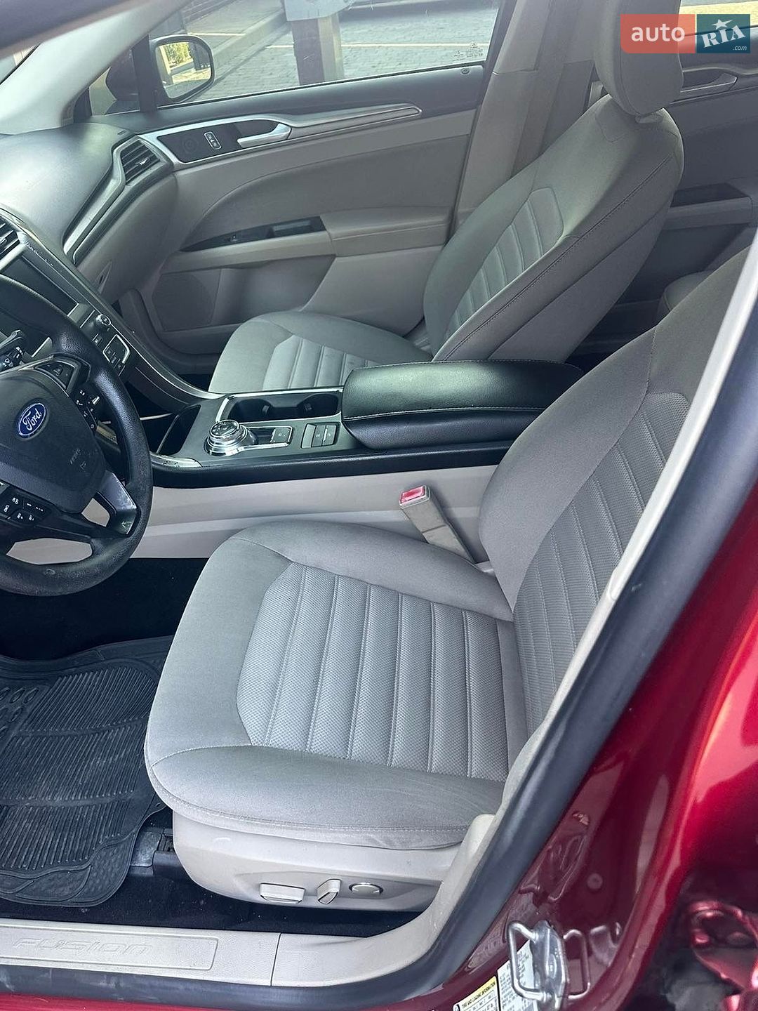 Ford Fusion 2019 VIN 3FA6P0LU9KR205636 фото оголошення 10 з 25