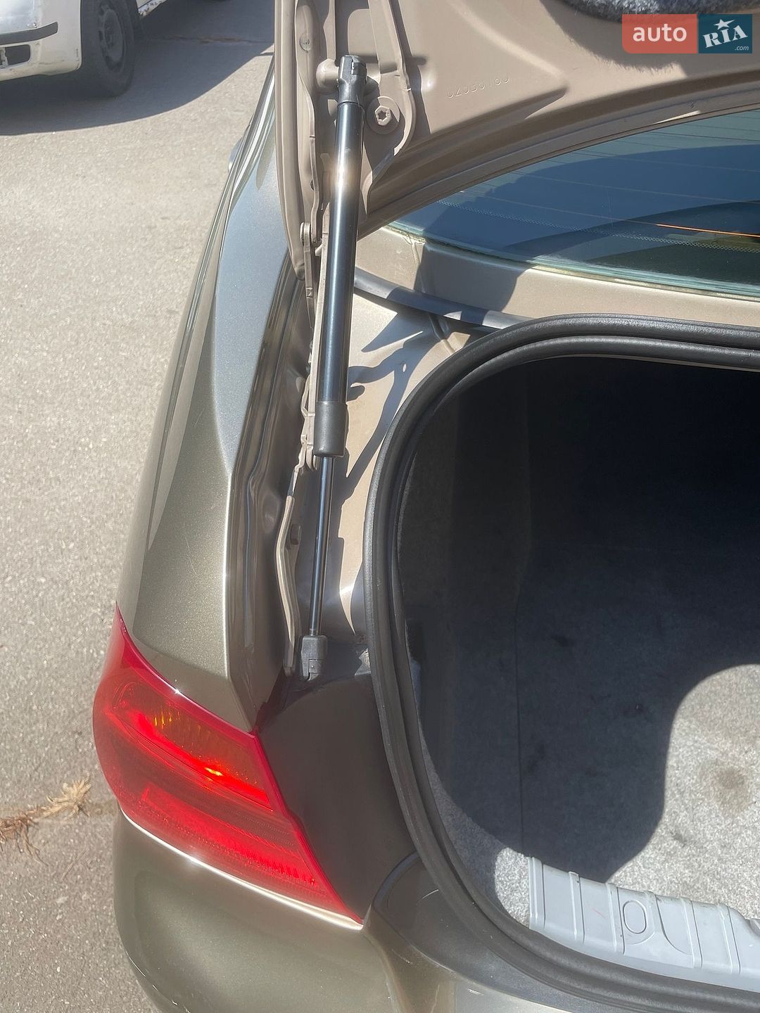BMW 3 Series 2006 VIN WBAVA51090KR97211 фото оголошення 19 з 33