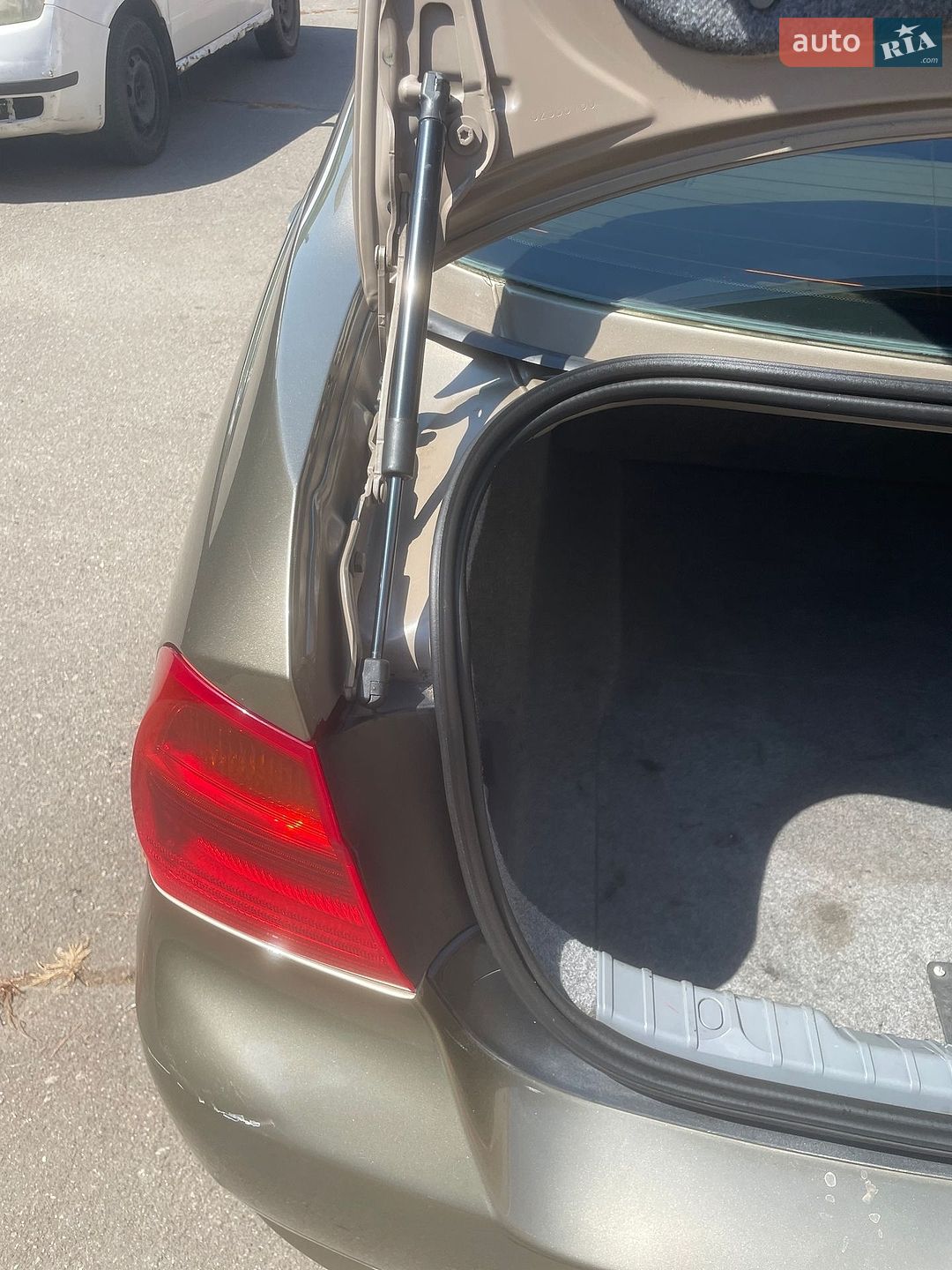 BMW 3 Series 2006 VIN WBAVA51090KR97211 фото оголошення 21 з 33