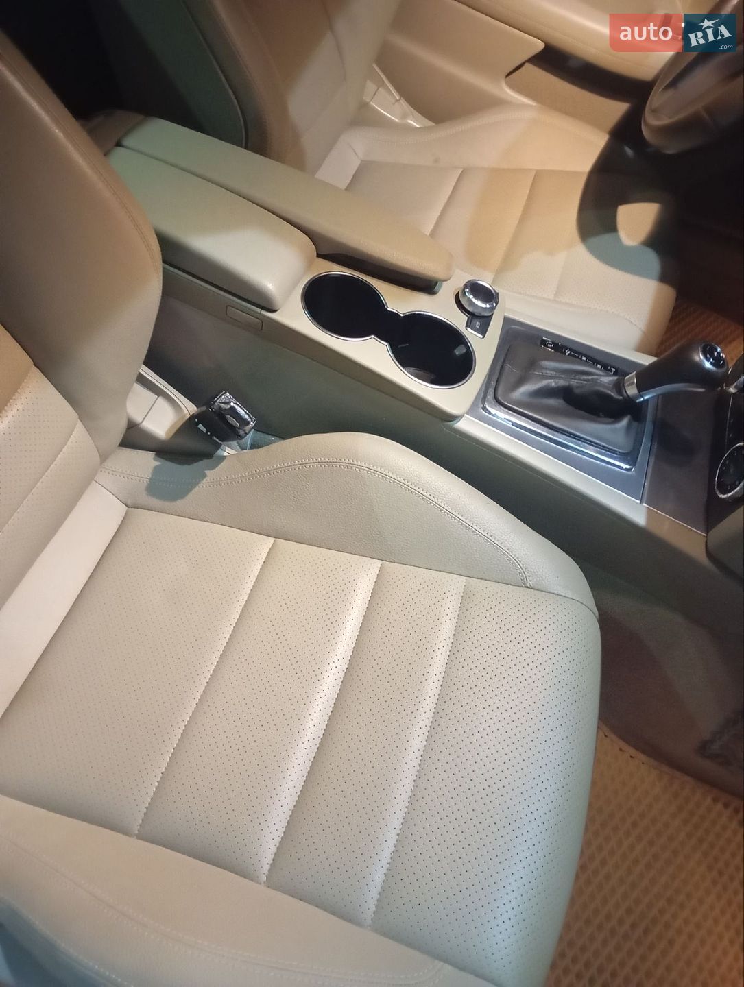 Mercedes-Benz C-Class 2012 VIN WDDGJ4HB7DG060904 фото оголошення 10 з 21