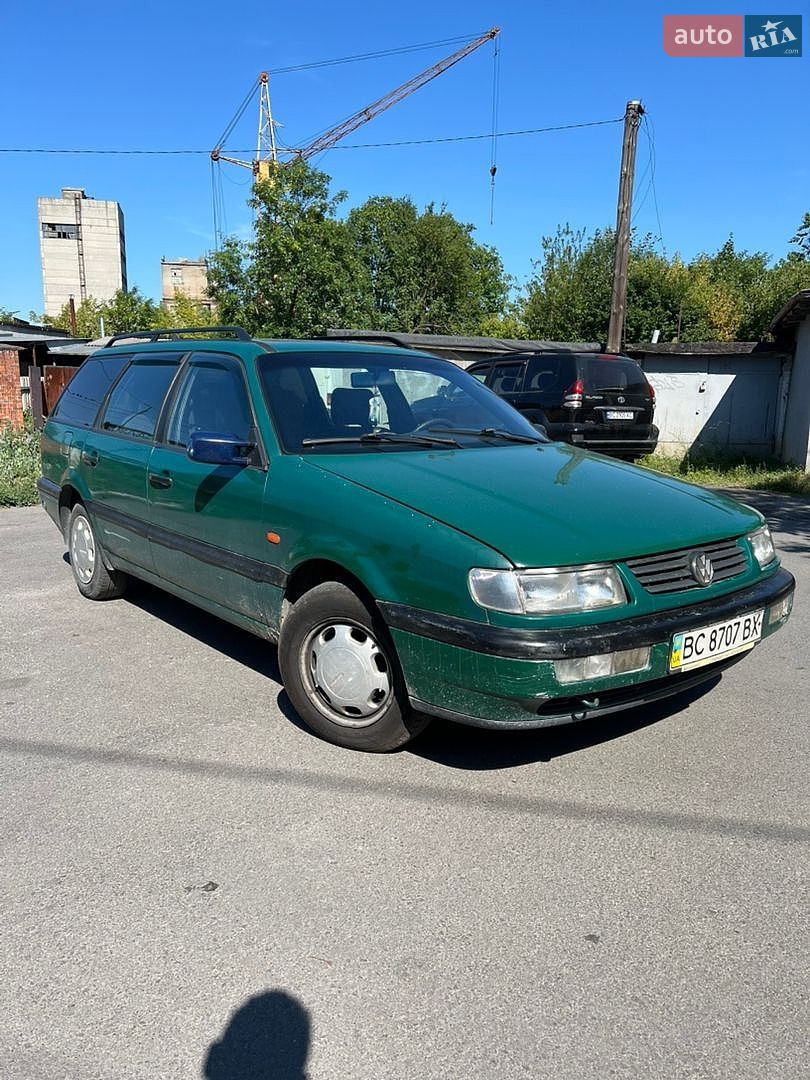 Volkswagen Passat 1994 VIN WVWZZZ3AZRE047494 фото оголошення 2 з 19