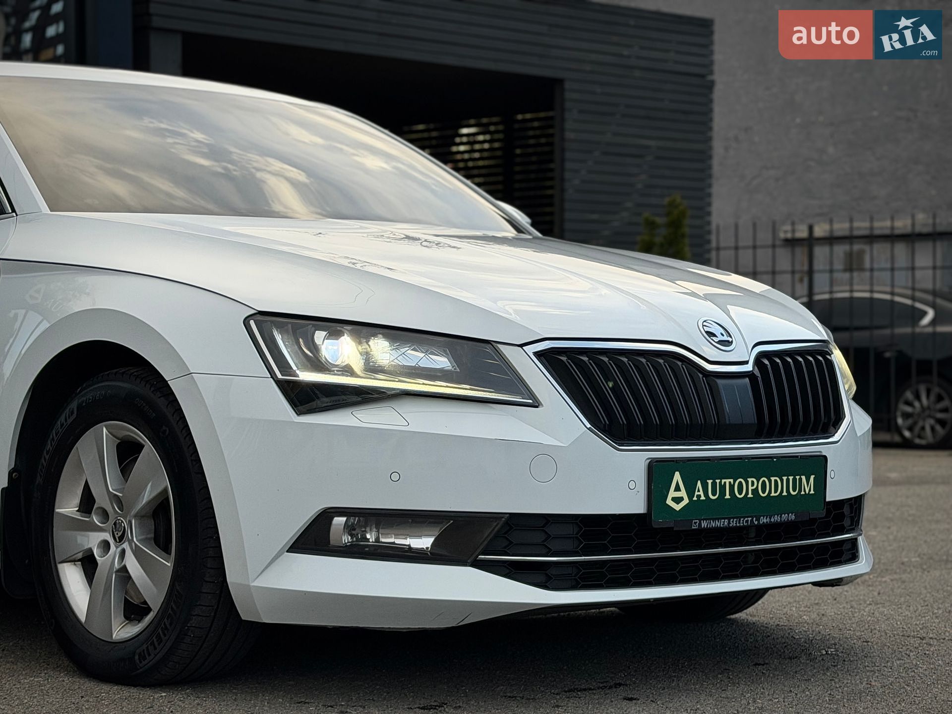 Skoda Superb 2019 VIN TMBAJ6NP4KB300223 фото оголошення 4 з 48