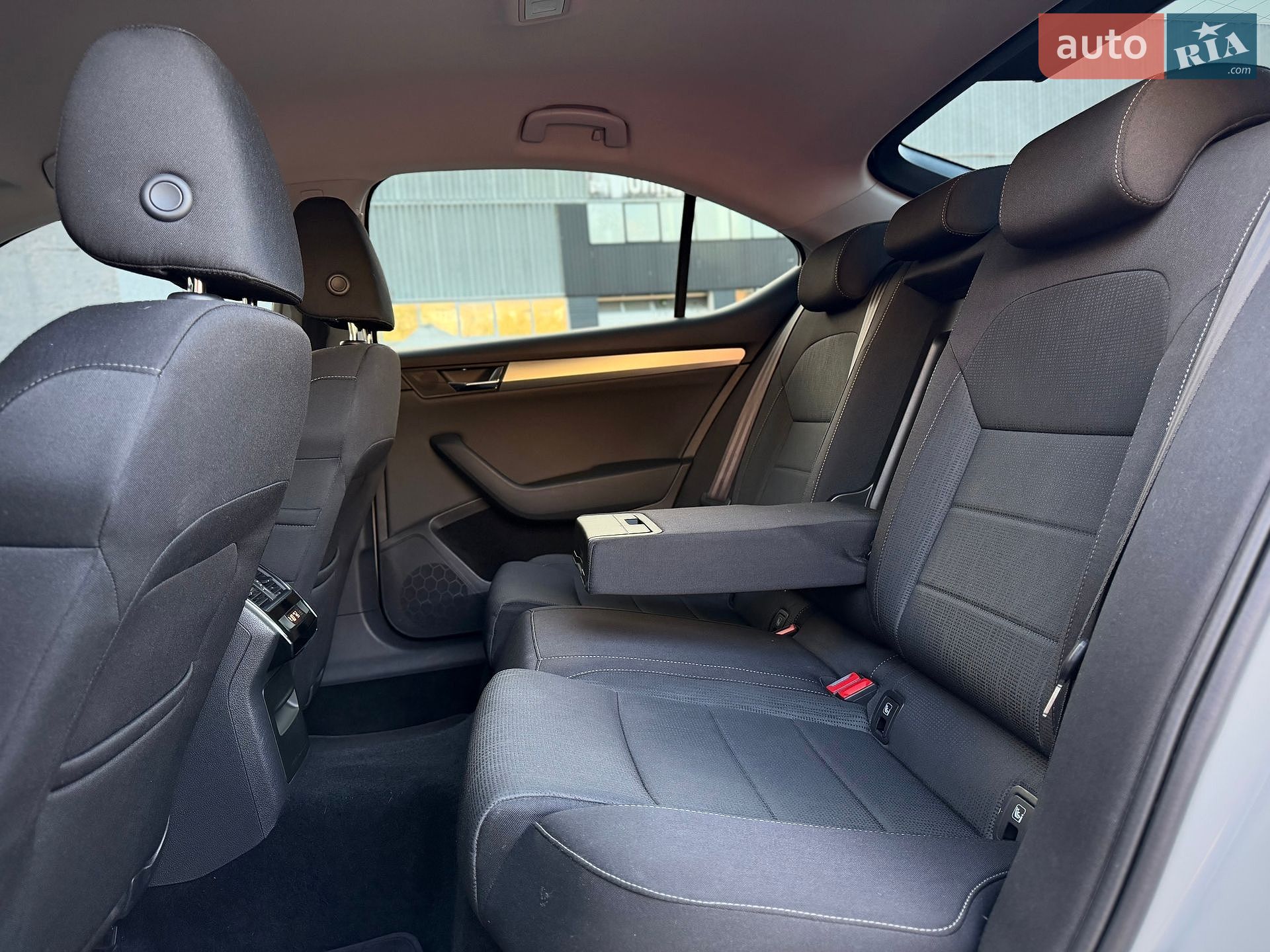 Skoda Superb 2019 VIN TMBAJ6NP4KB300223 фото оголошення 26 з 48