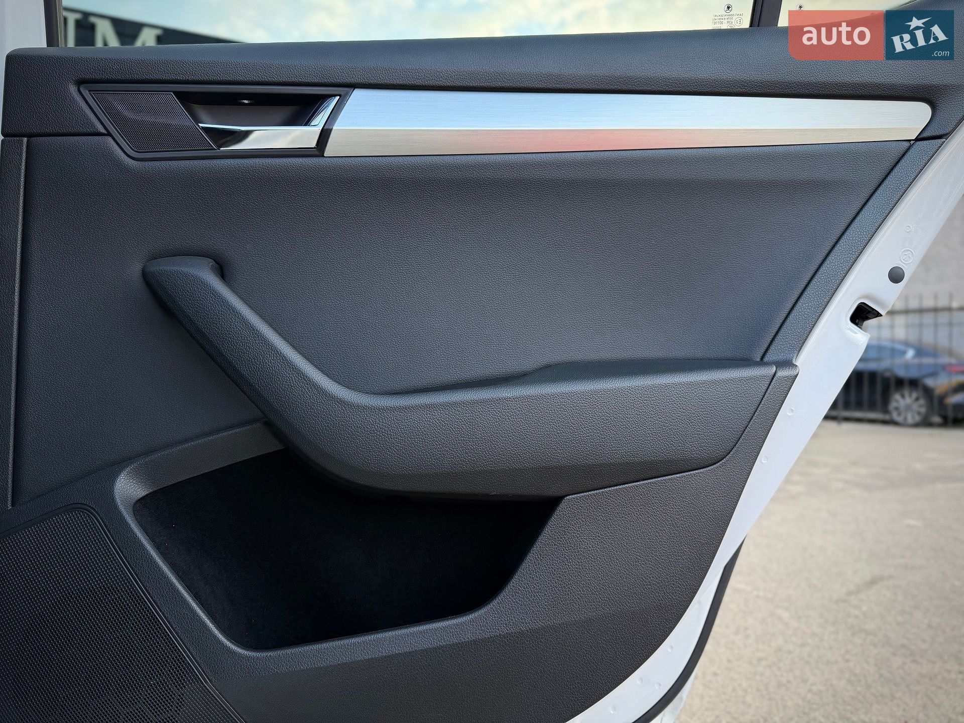Skoda Superb 2019 VIN TMBAJ6NP4KB300223 фото оголошення 27 з 48